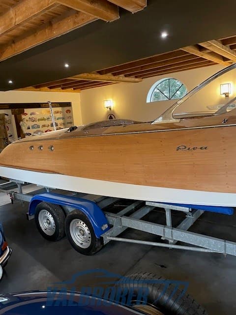 Riva Ariston Cadillac - Deck View Riva Ariston Cadillac - Deck View