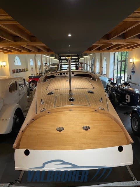 Riva Ariston Cadillac - Detail View 1 Riva Ariston Cadillac - Detail View 1