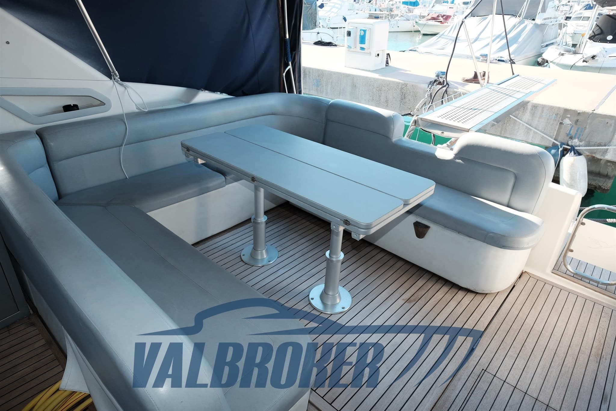 Airon Marine Airon 425 - Deck View Airon Marine Airon 425 - Deck View