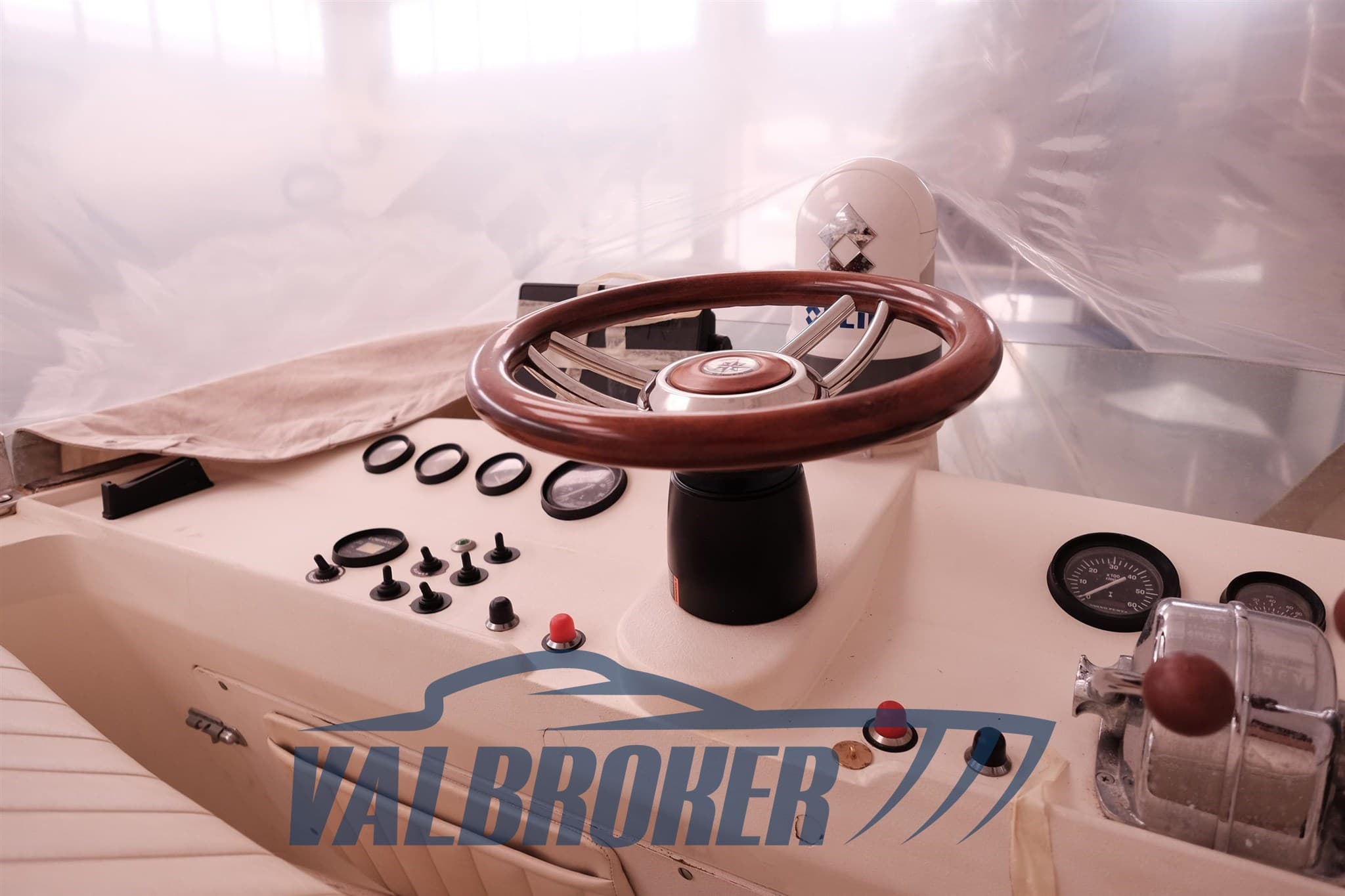 Colombo Sport Fisherman 31 - Deck View Colombo Sport Fisherman 31 - Deck View