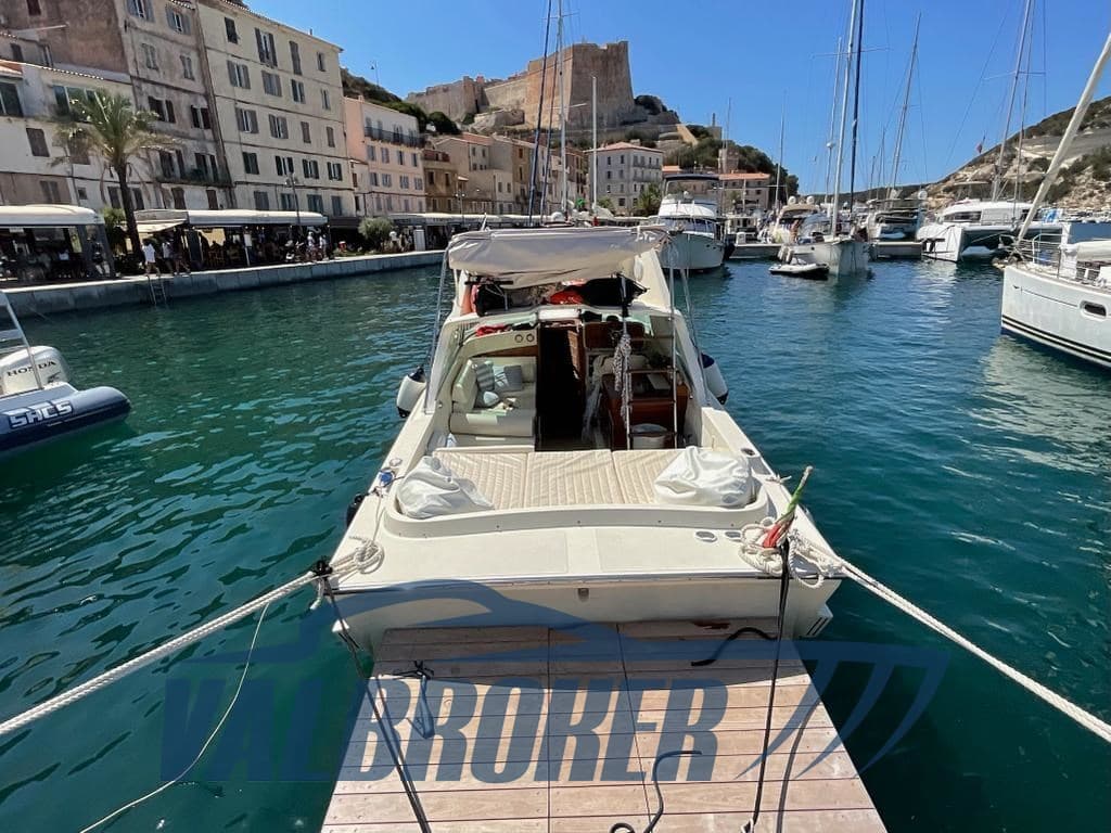 Colombo Sport Fisherman 31 - Detail View 1 Colombo Sport Fisherman 31 - Detail View 1