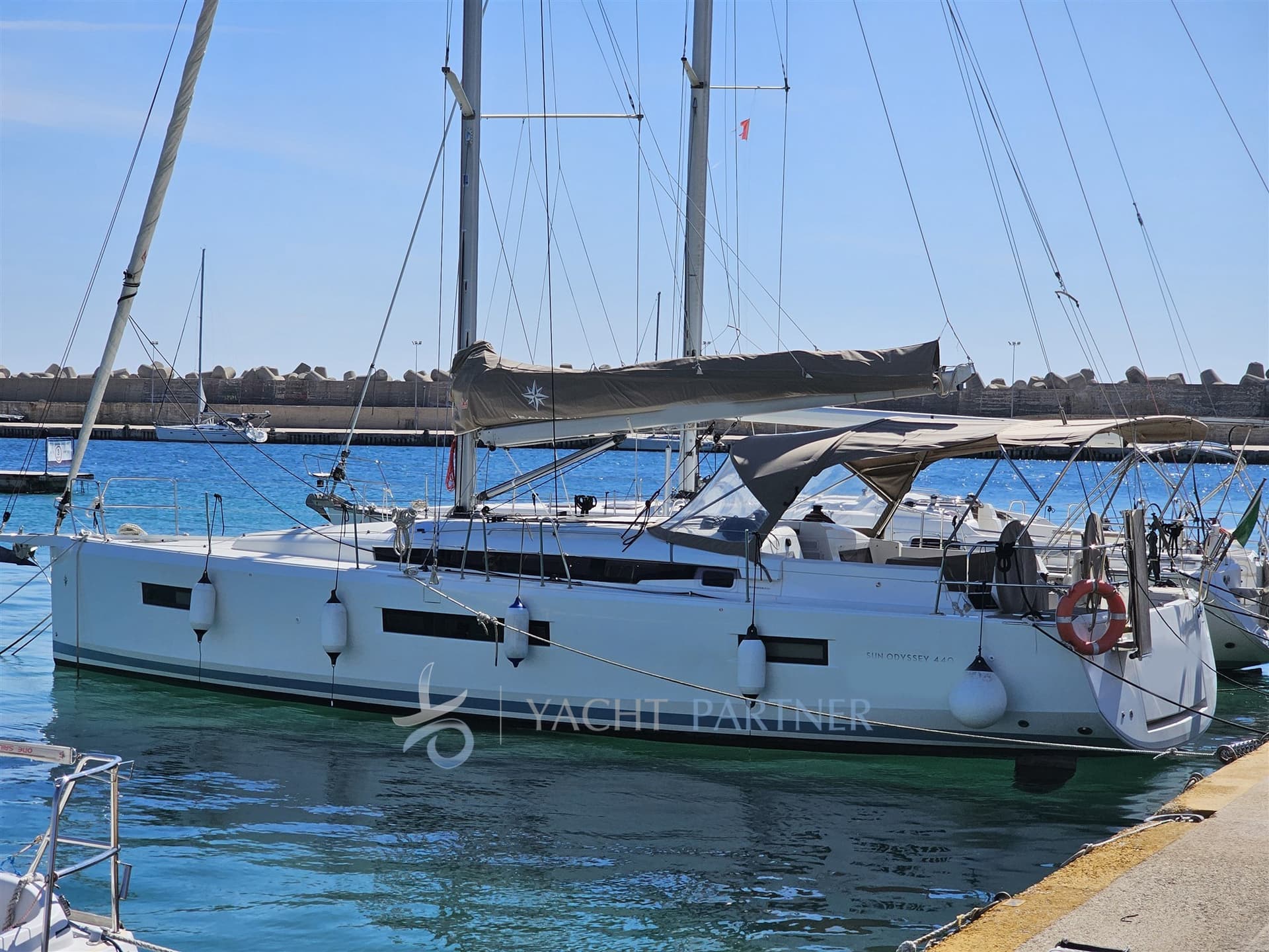 Jeanneau Sun Odyssey 440 - Main View Jeanneau Sun Odyssey 440 - Main View