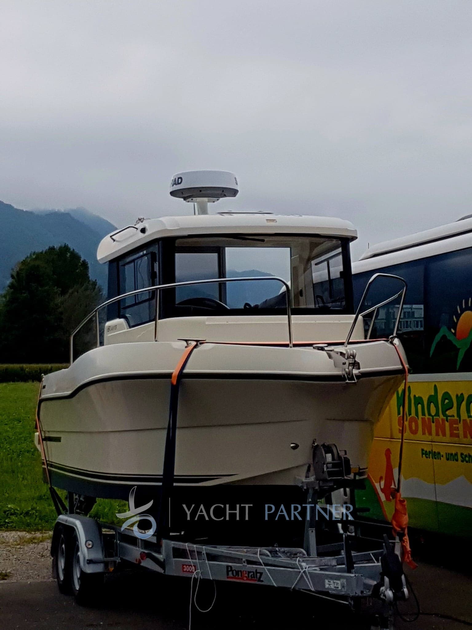 Quicksilver 690 Arvor - Detail View 1 Quicksilver 690 Arvor - Detail View 1