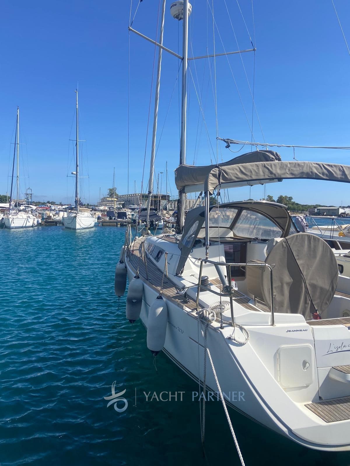 Jeanneau Sun Odyssey 33i - Interior View Jeanneau Sun Odyssey 33i - Interior View