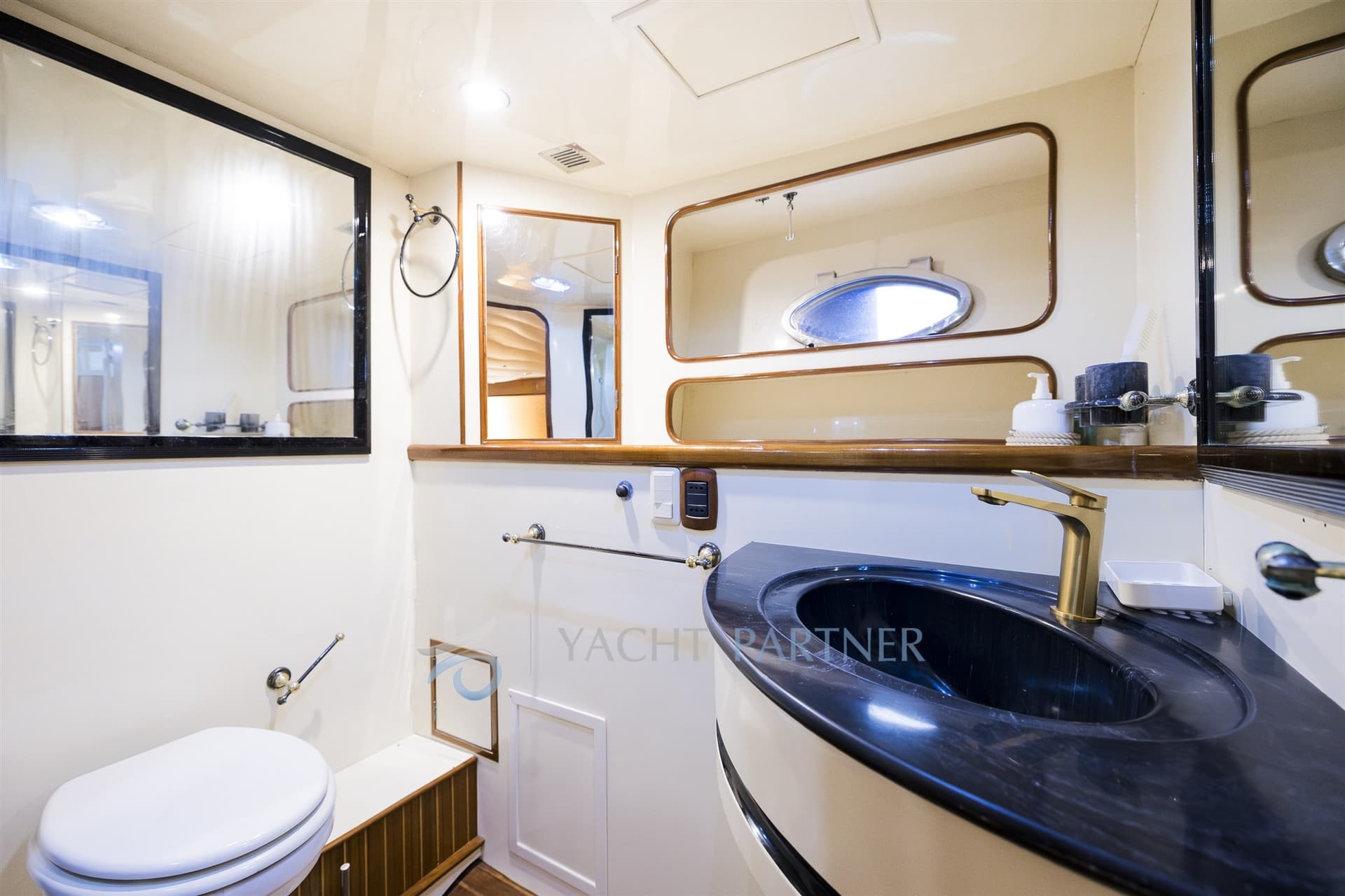 Johnson Yacht JOHNSON 63 d'occasion - image hero 11