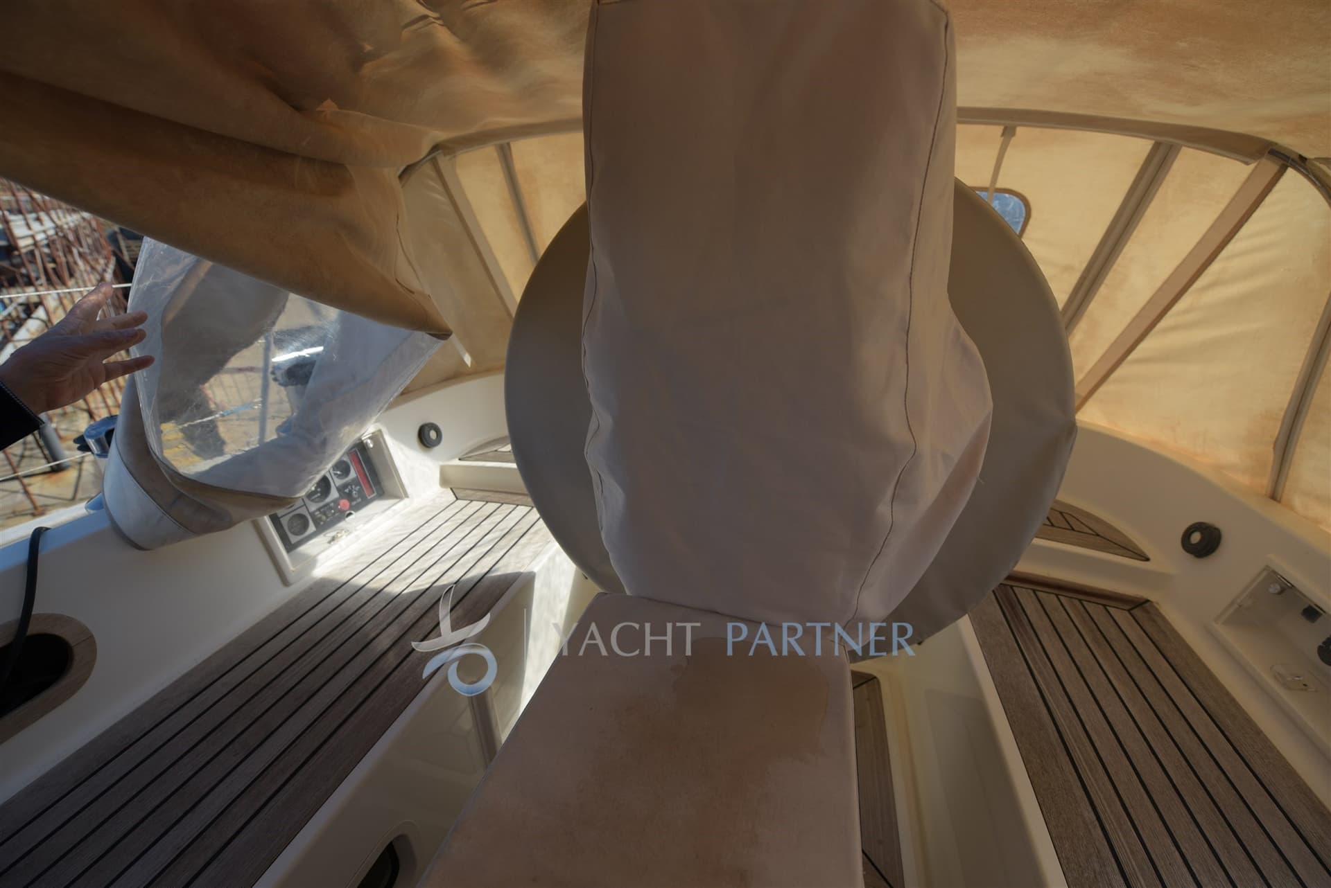 Contest Contest 50 Cs - Interior View Contest Contest 50 Cs - Interior View