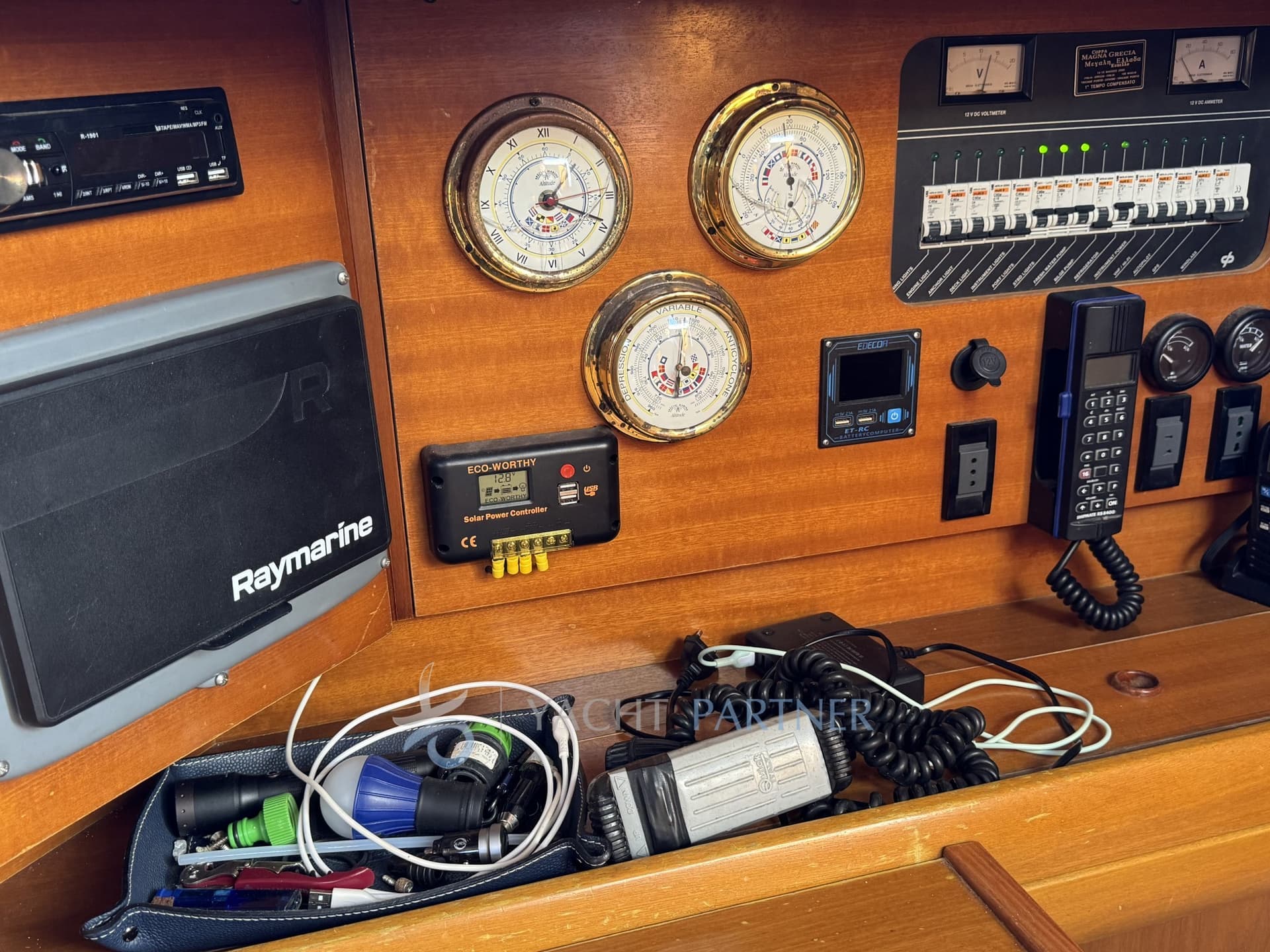 Cantiere del Pardo Grand Soleil 40 - Deck View Cantiere del Pardo Grand Soleil 40 - Deck View