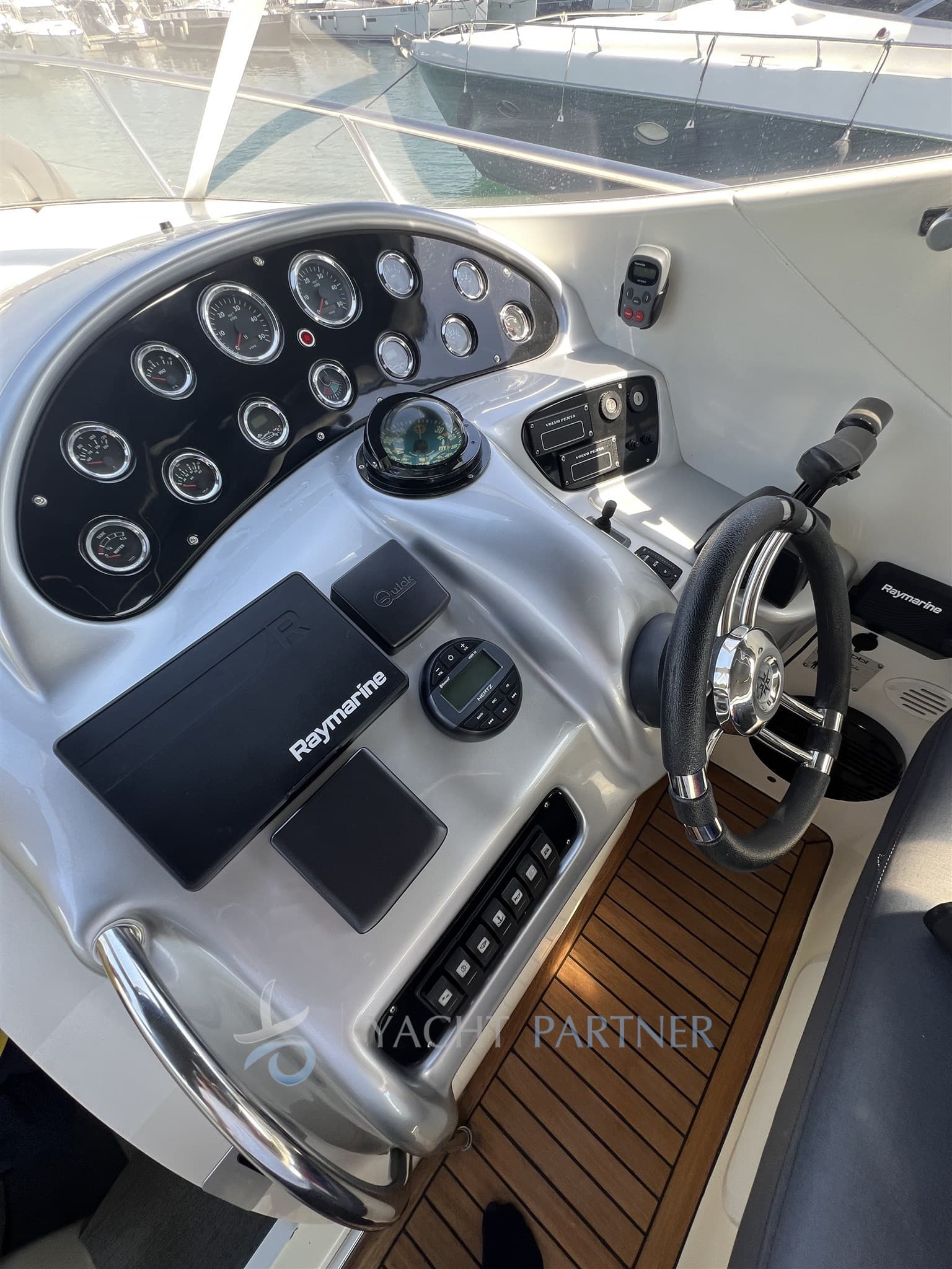 Gobbi 345 Sc - Deck View Gobbi 345 Sc - Deck View