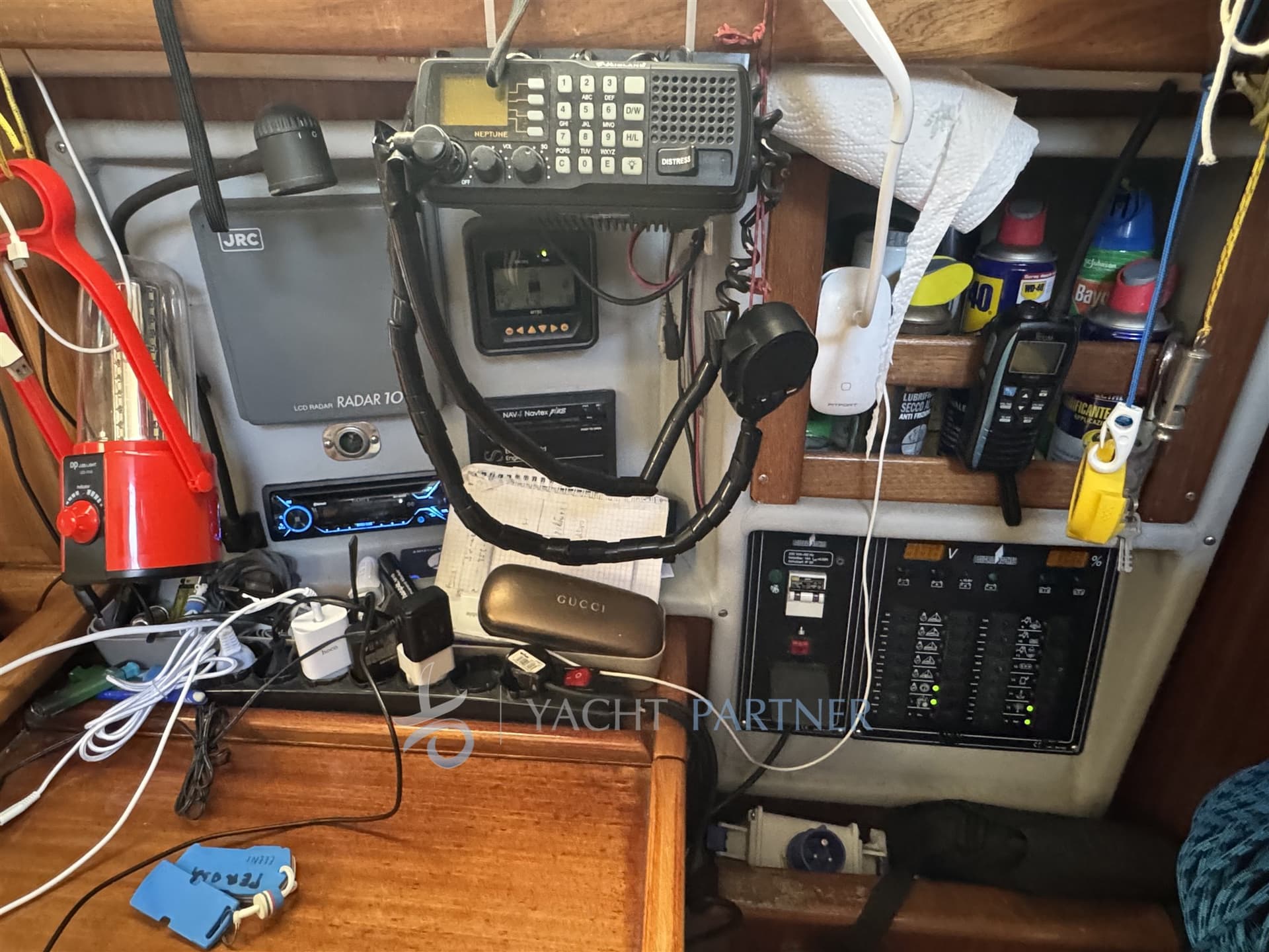 Bavaria 38 - Deck View Bavaria 38 - Deck View