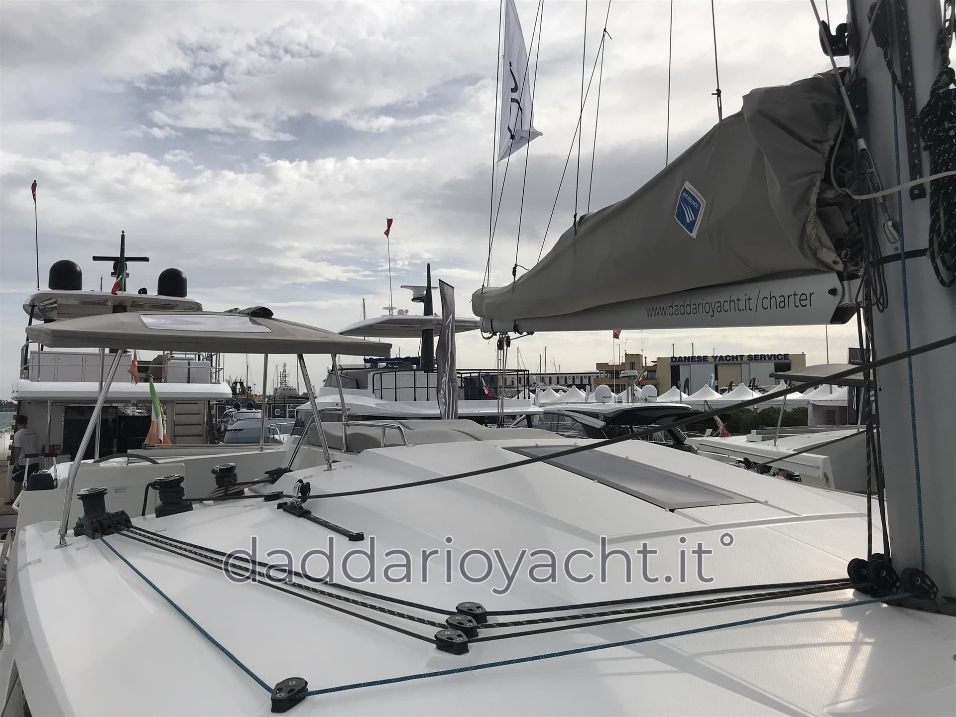 Fountaine Pajot Astréa 42 - Deck View Fountaine Pajot Astréa 42 - Deck View