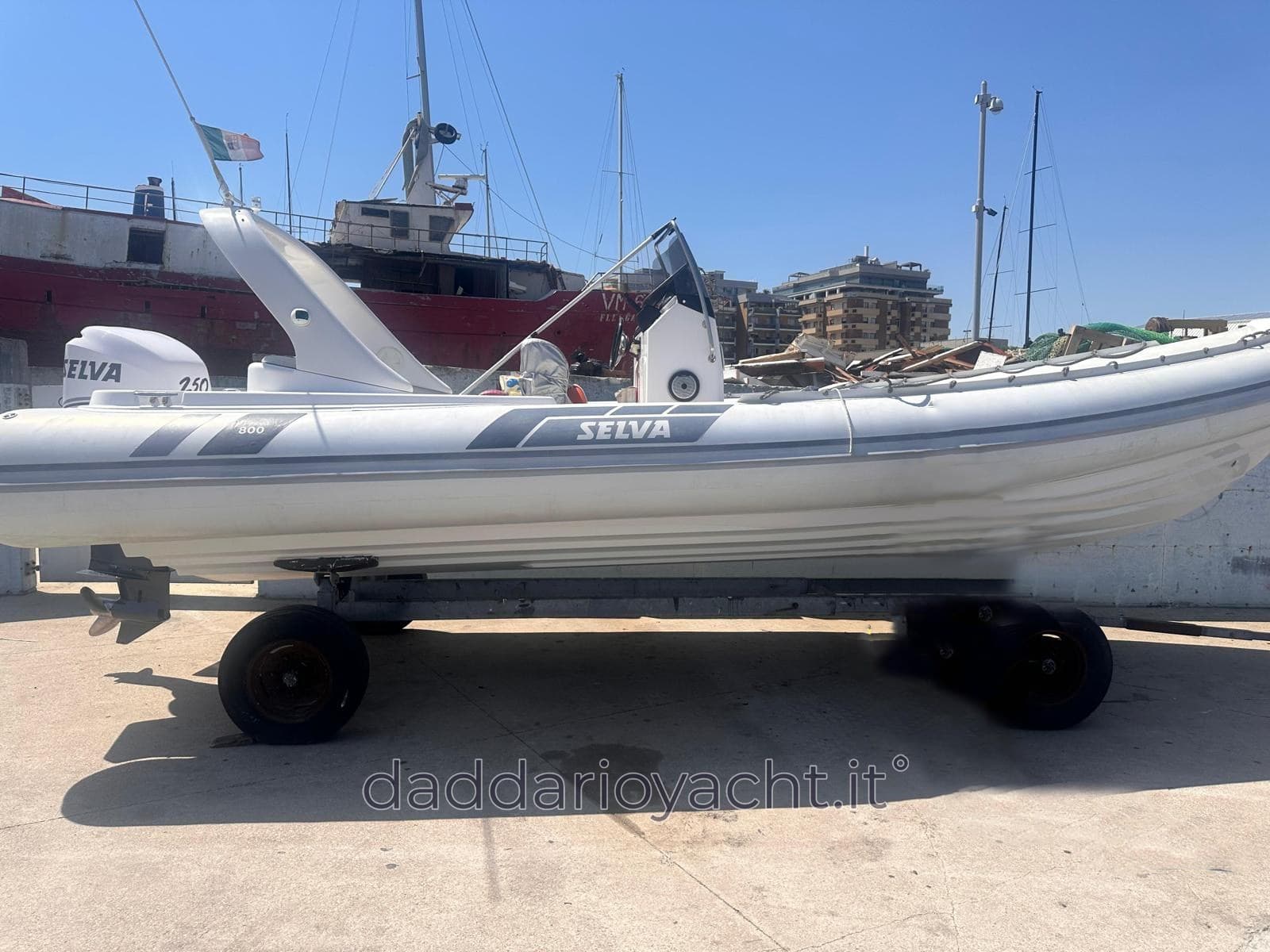 Selva 800 - Deck View Selva 800 - Deck View