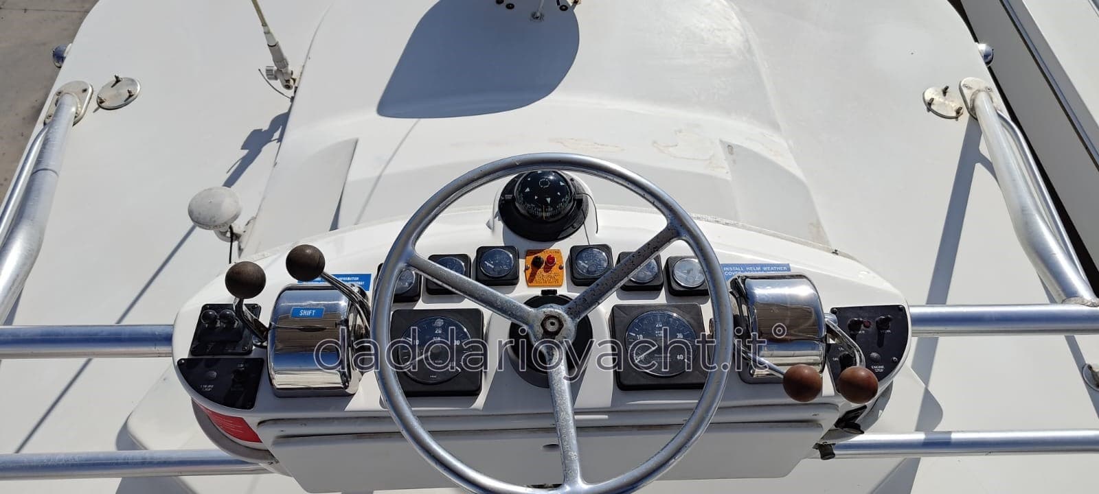 Luhrs Luhrs 320 Fisherman - Deck View Luhrs Luhrs 320 Fisherman - Deck View