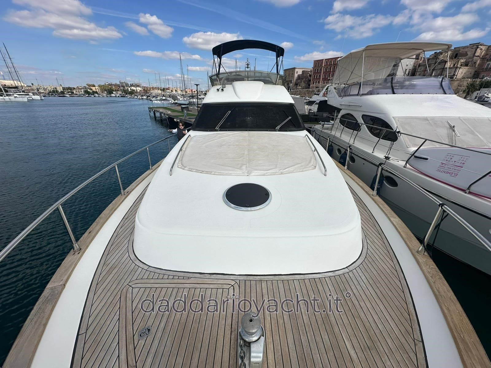 Viking Marine San Remo 465 - Detail View 1 Viking Marine San Remo 465 - Detail View 1