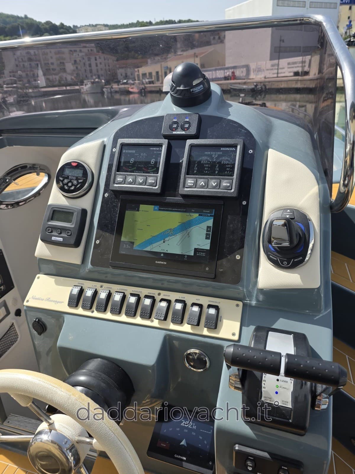 Revenger 28.70 Zeus - Deck View Revenger 28.70 Zeus - Deck View