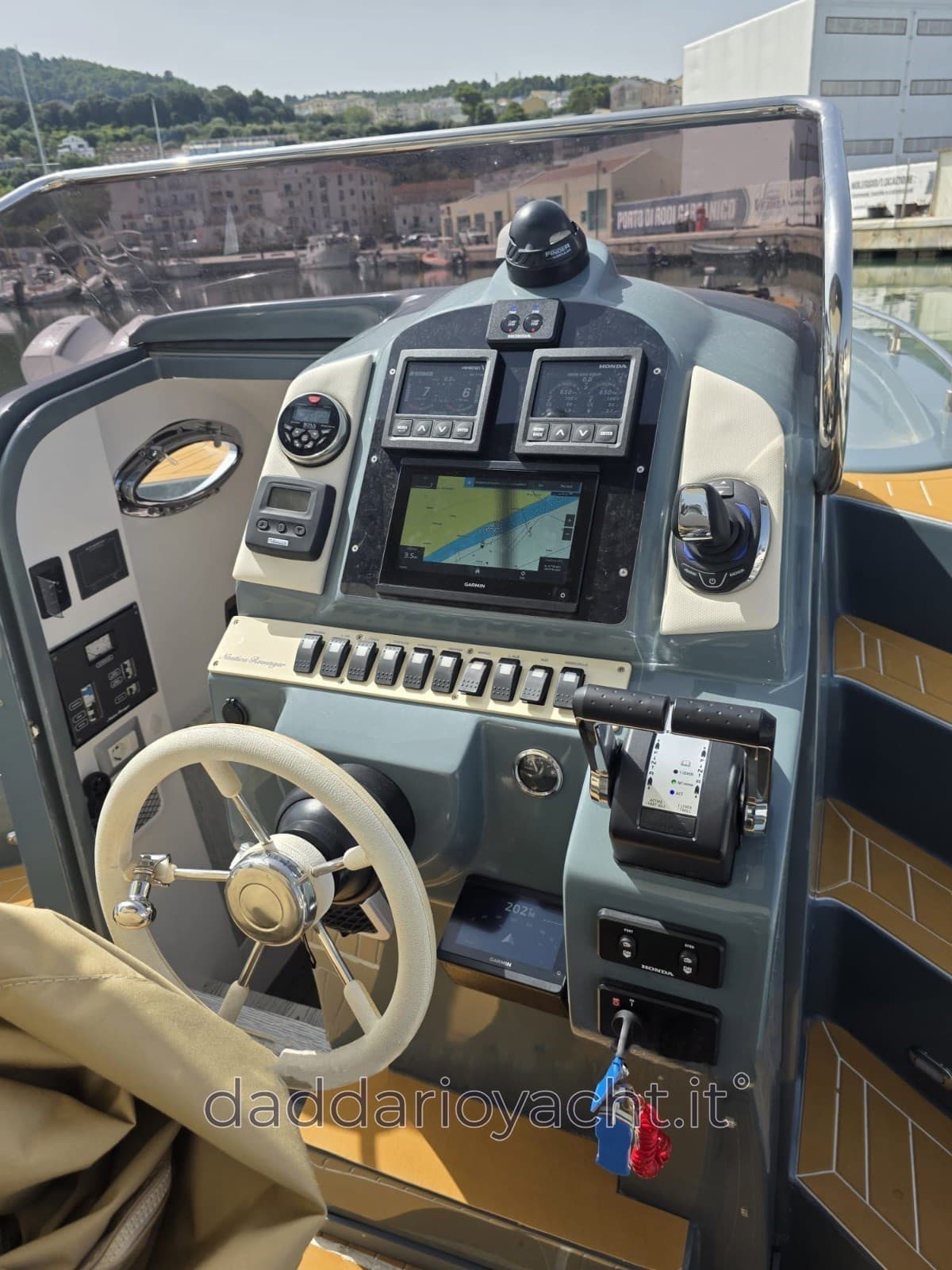 Revenger 28.70 Zeus - Interior View Revenger 28.70 Zeus - Interior View