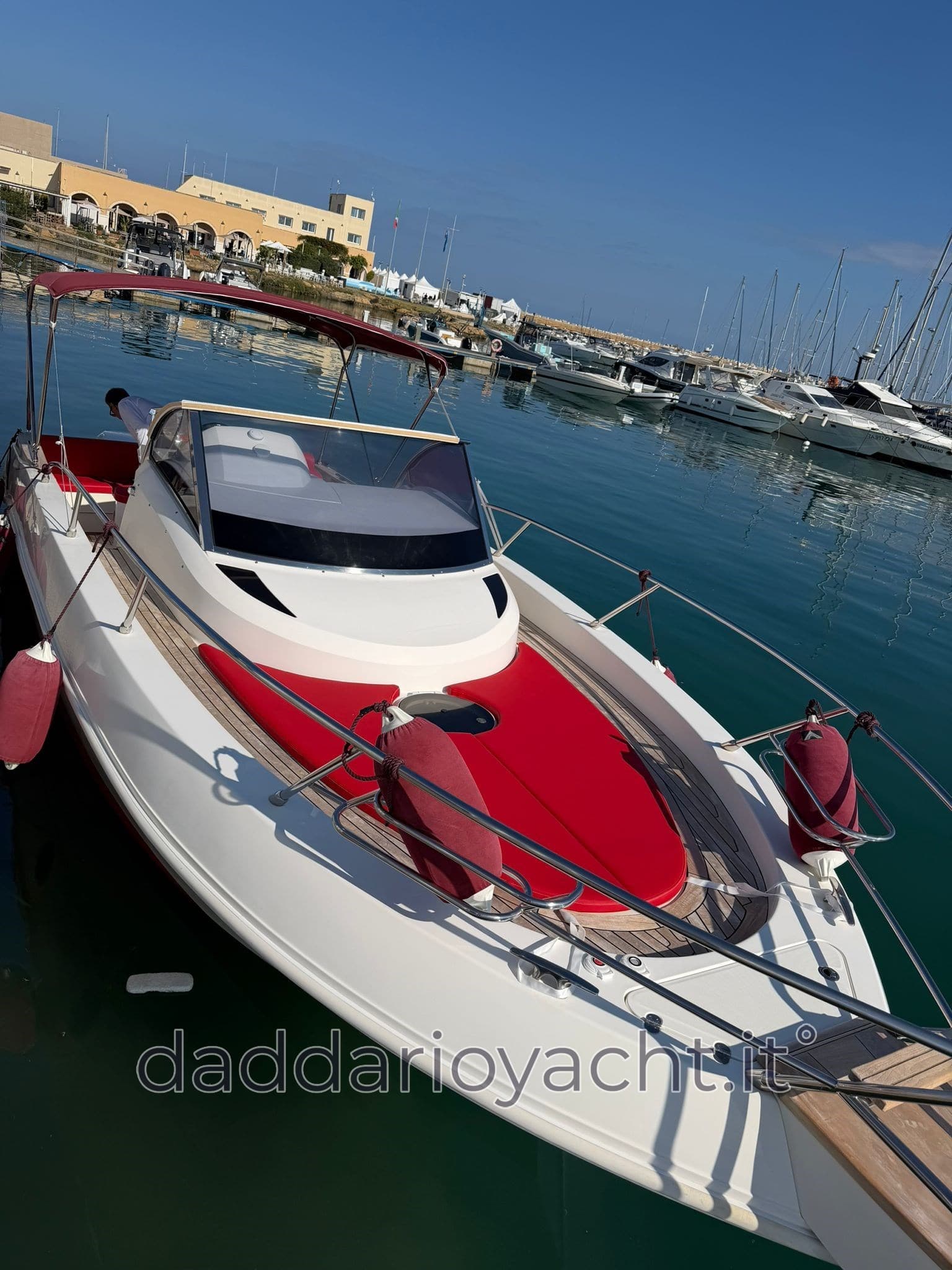 Capelli Cap 32 Wa - Main View Capelli Cap 32 Wa - Main View