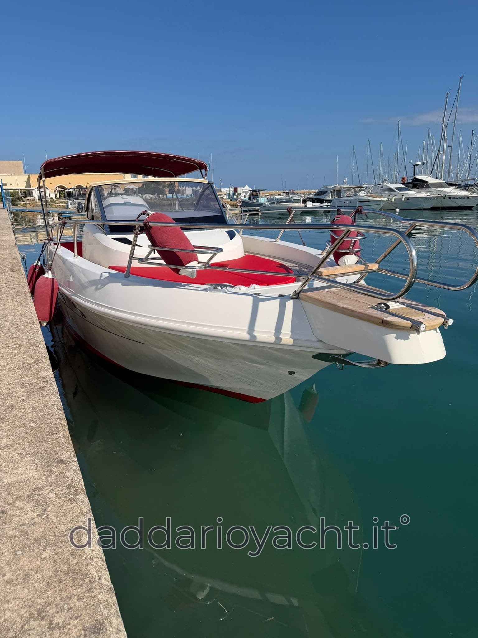 Capelli Cap 32 Wa - Interior View Capelli Cap 32 Wa - Interior View