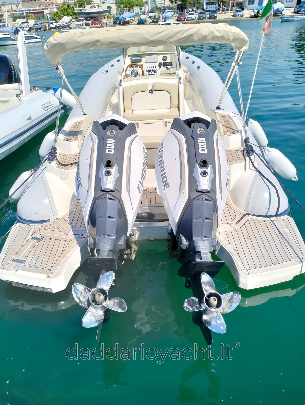 Marlin Boat 298 Fb - Detail View 1 Marlin Boat 298 Fb - Detail View 1