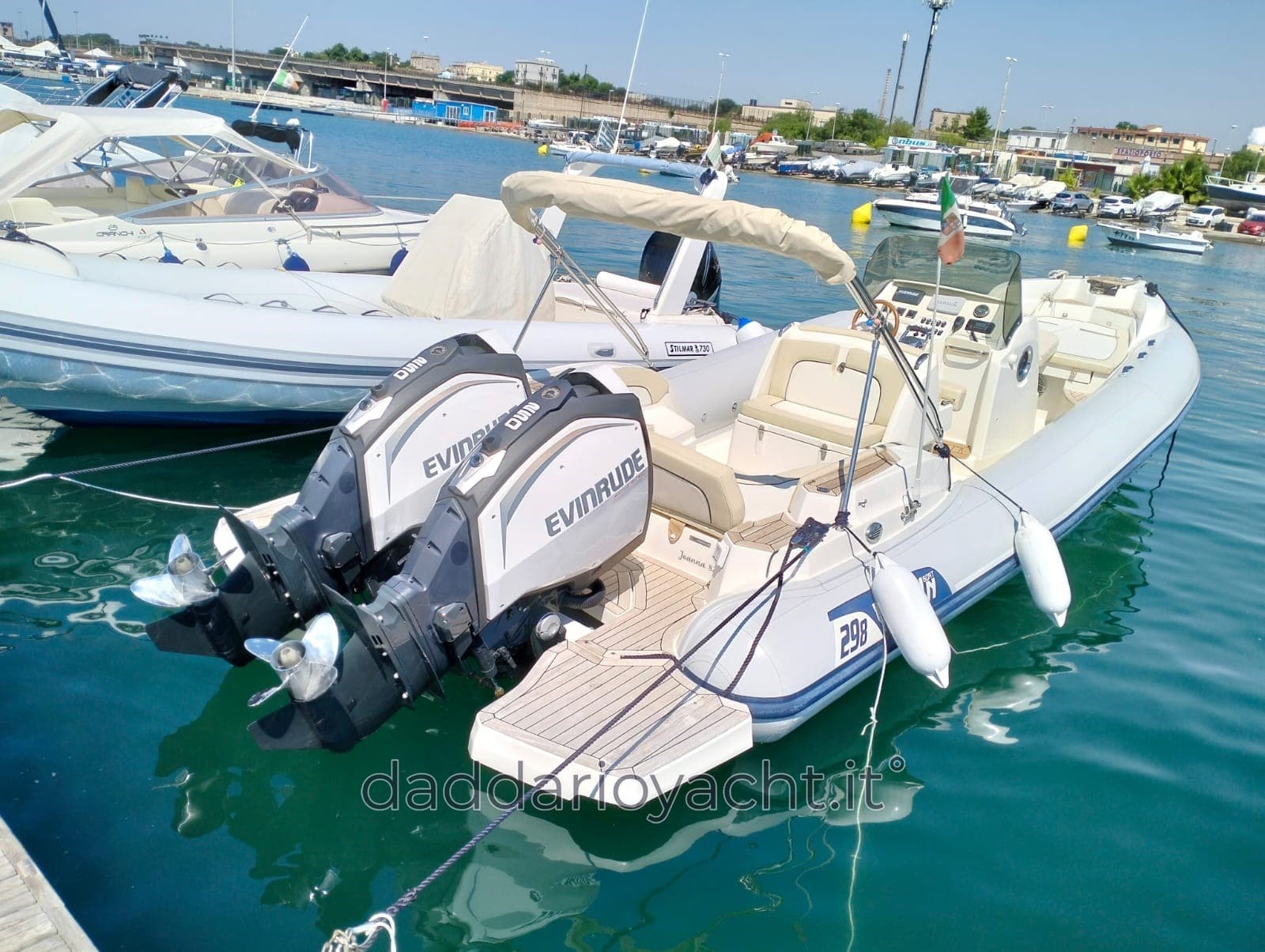 Marlin Boat 298 Fb - Interior View Marlin Boat 298 Fb - Interior View