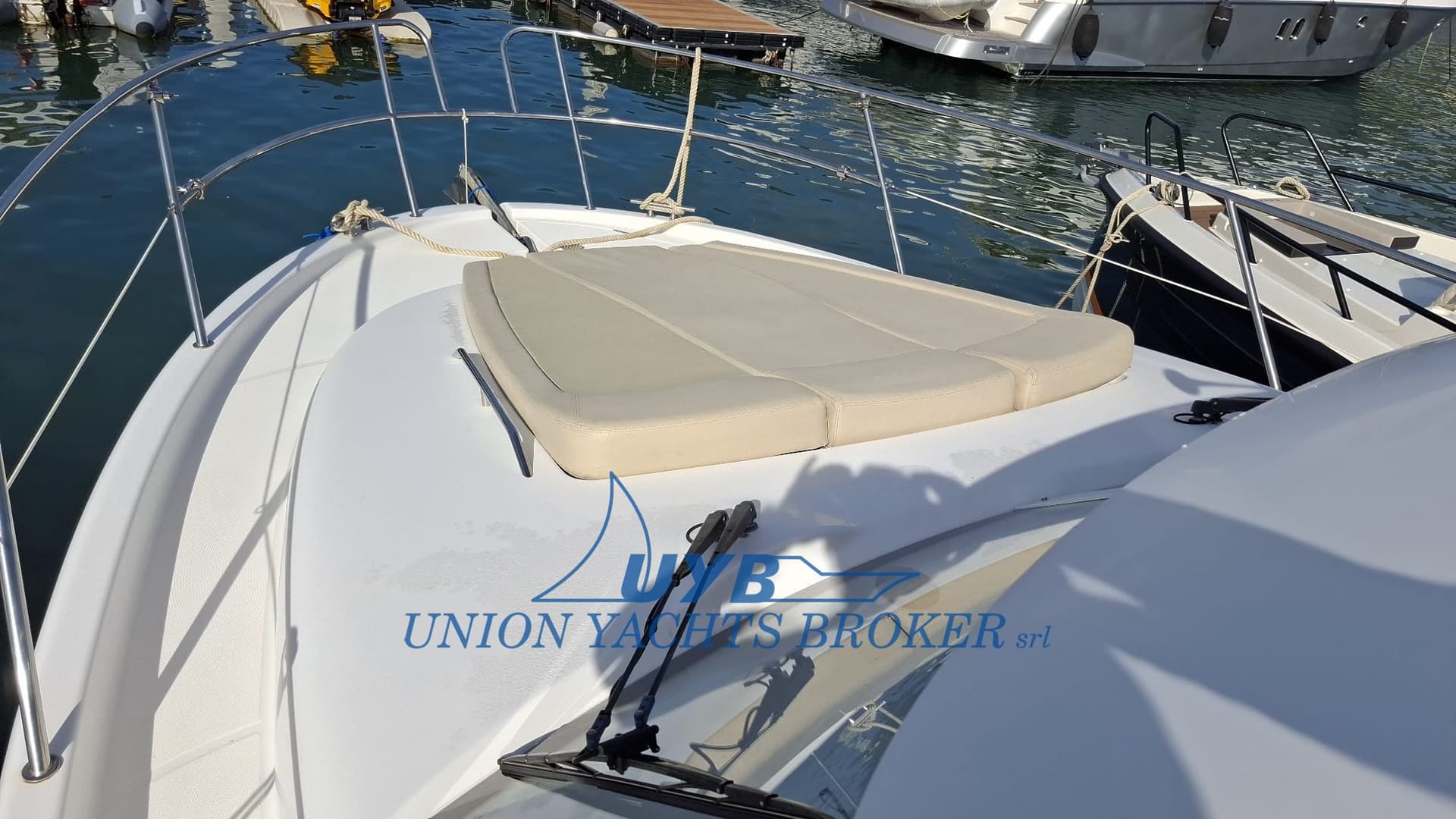 Jeanneau Prestige 32 Fly - Deck View Jeanneau Prestige 32 Fly - Deck View