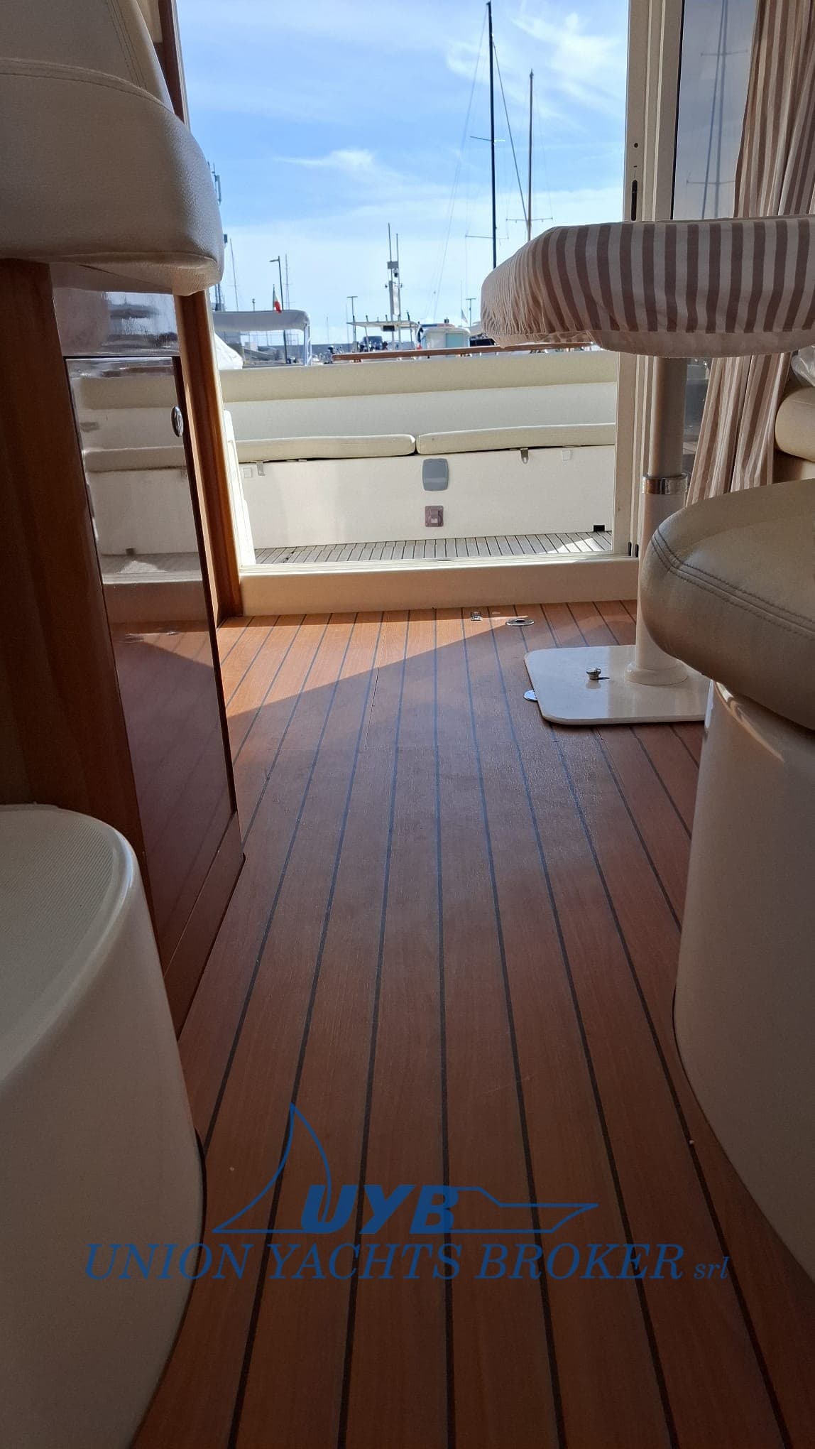 Jeanneau Prestige 32 Fly usato - foto hero 18