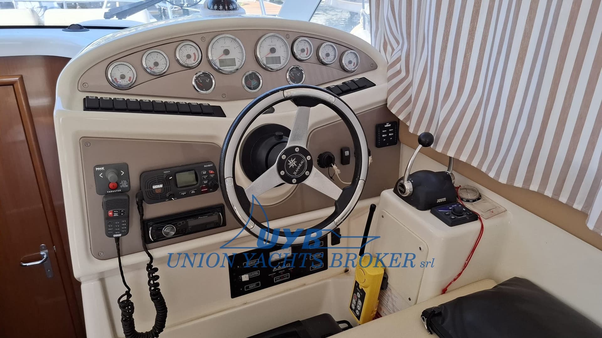 Jeanneau Prestige 32 Fly usato - foto hero 12