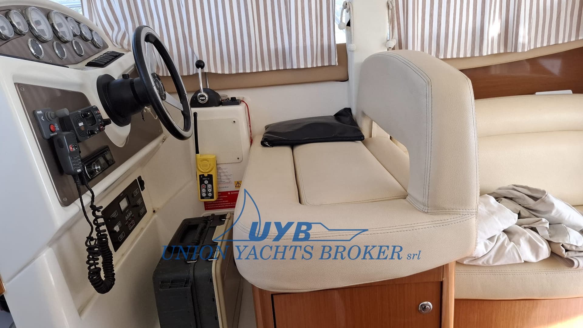 Jeanneau Prestige 32 Fly usato - foto hero 11