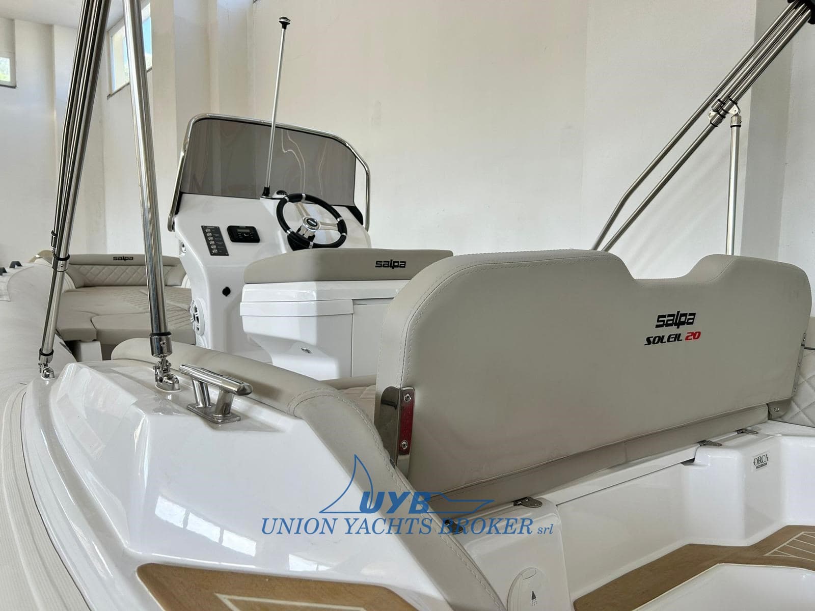 Salpa Soleil 20 - Deck View Salpa Soleil 20 - Deck View