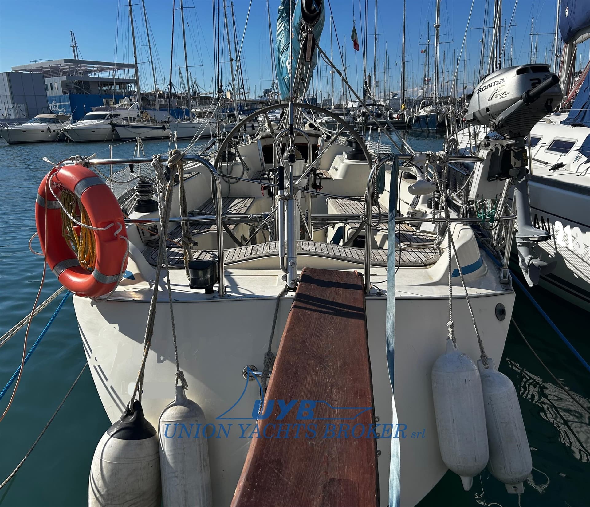 Marine Projects Sigma 41 Classic Performance Cruiser - Detail View 1 Marine Projects Sigma 41 Classic Performance Cruiser - Detail View 1