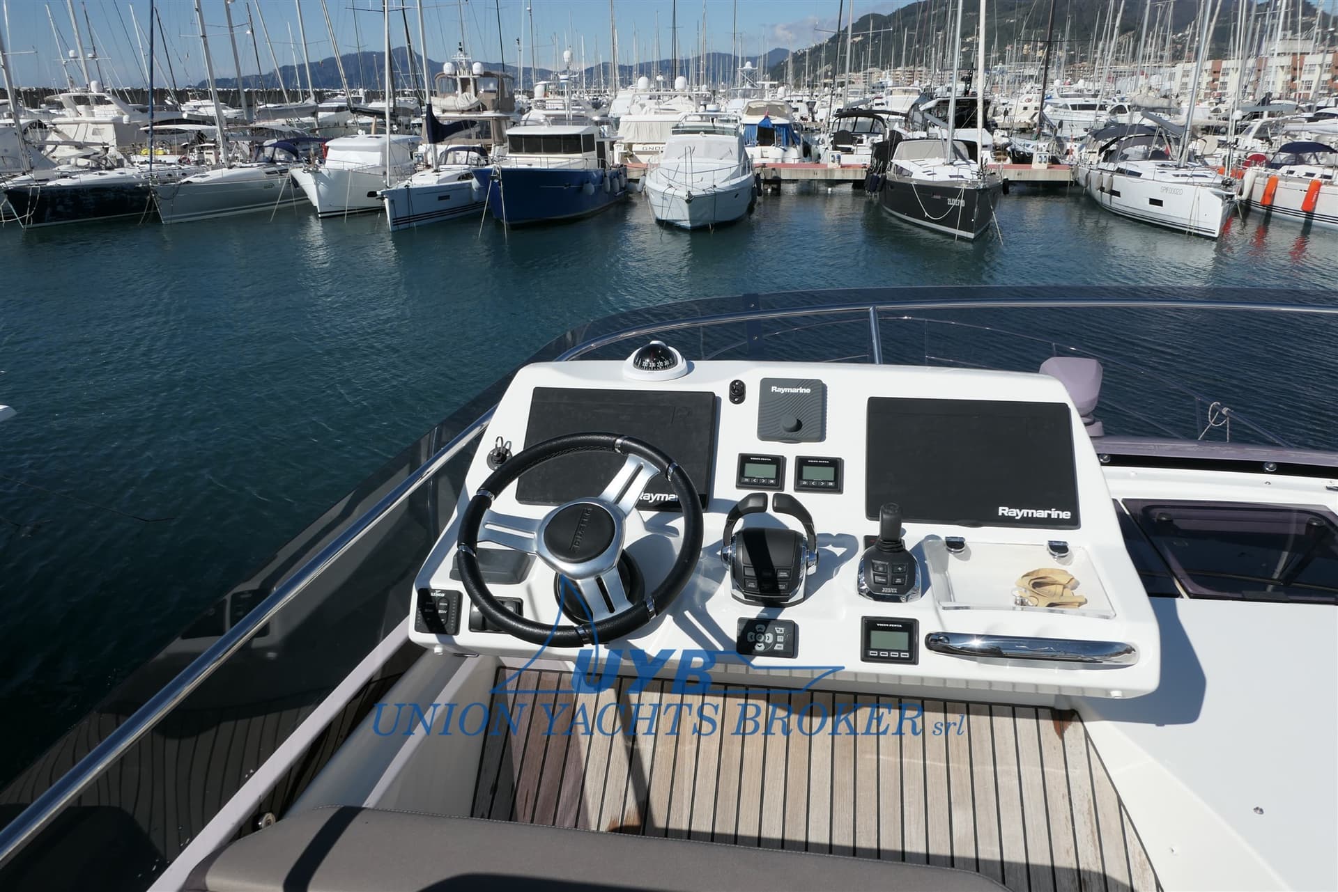 Prestige Prestige 500 - Deck View Prestige Prestige 500 - Deck View