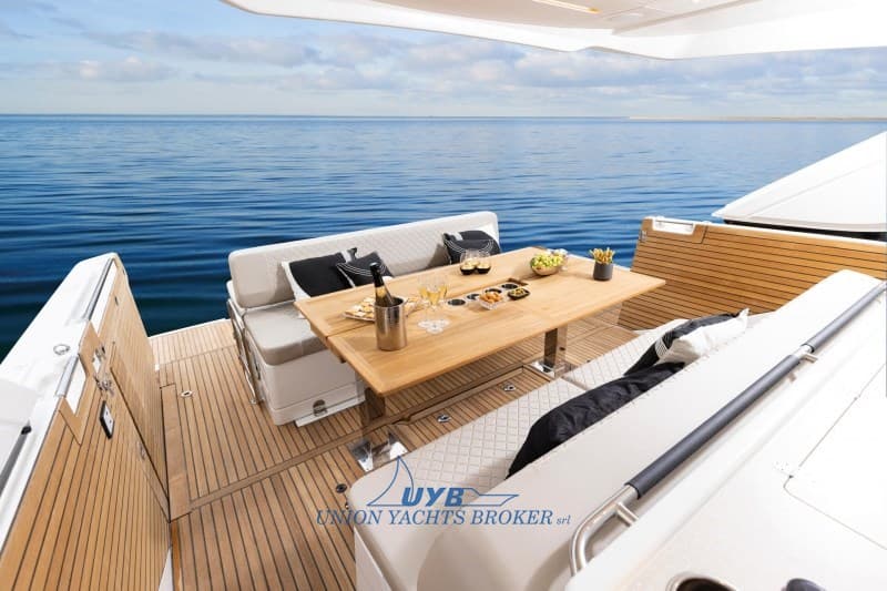 Jeanneau Db 43 Outboard - Deck View Jeanneau Db 43 Outboard - Deck View