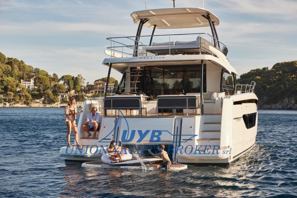 Prestige M48 Catamarano A Motore - Deck View Prestige M48 Catamarano A Motore - Deck View