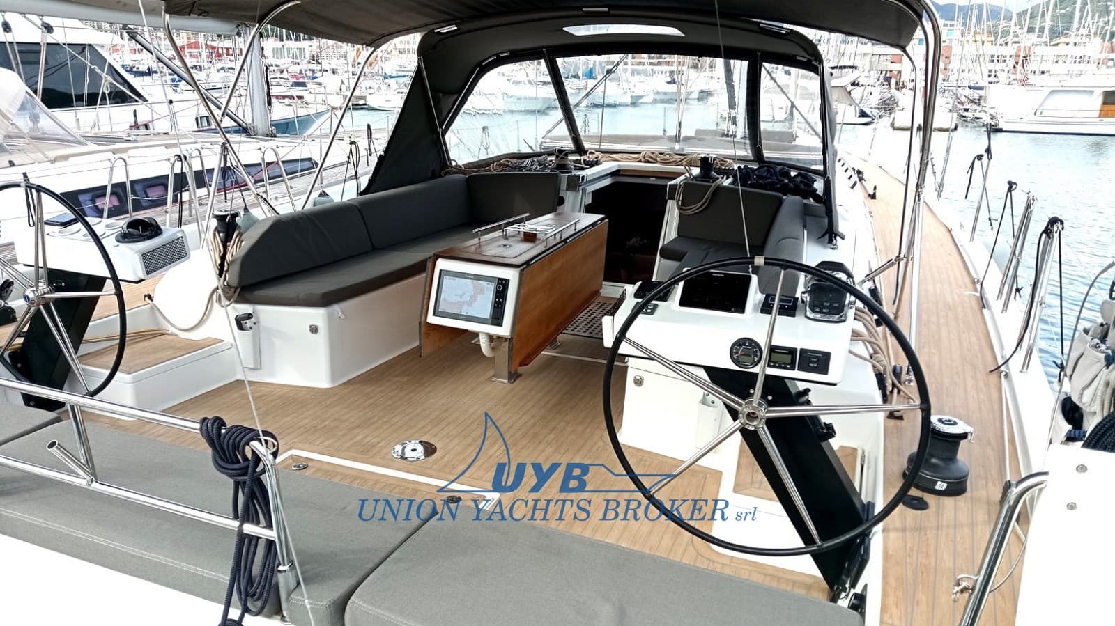 Dufour Yachts 530 Grand Large used - detail 3