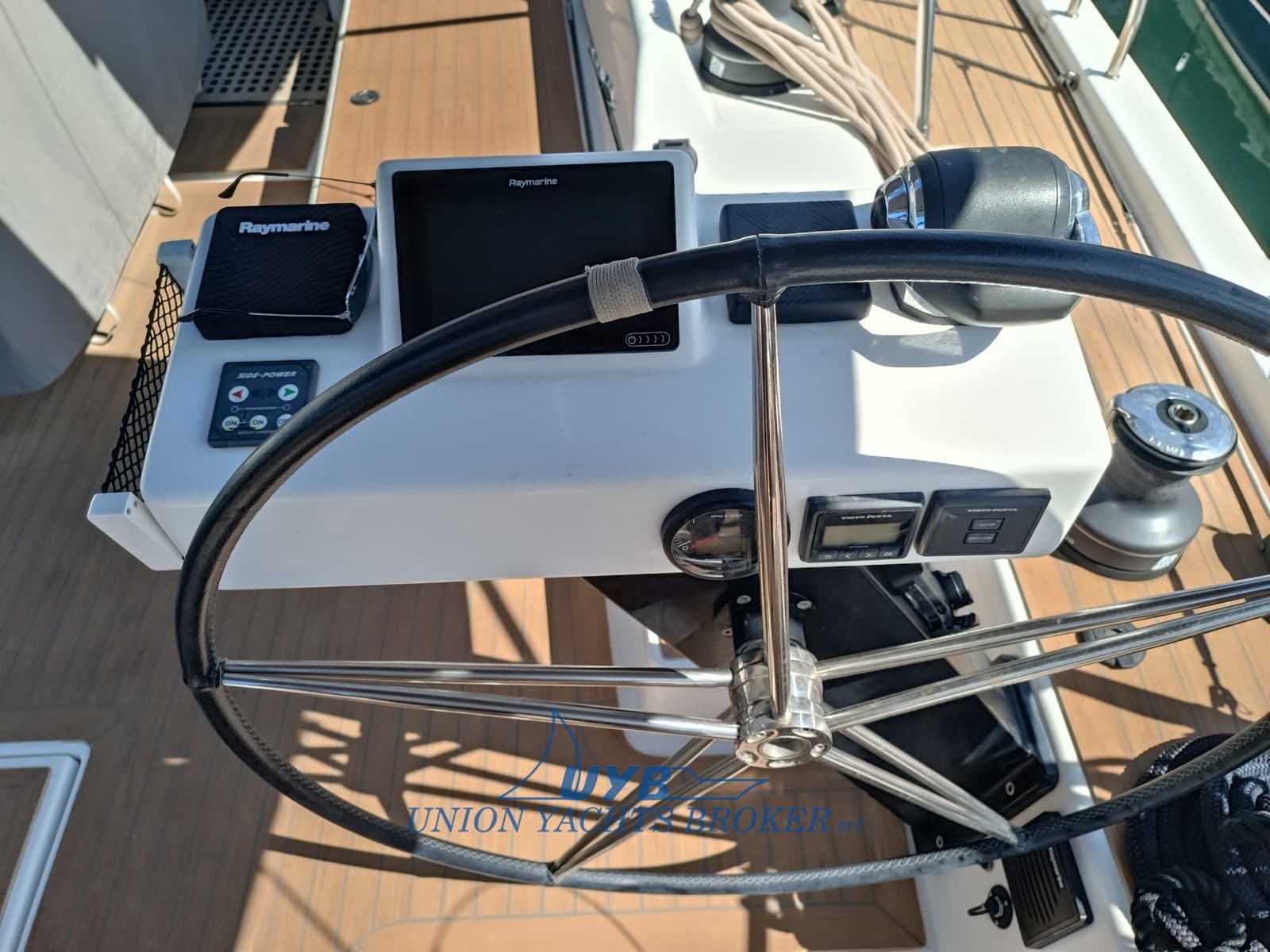 Dufour Yachts 530 Grand Large used - detail 2