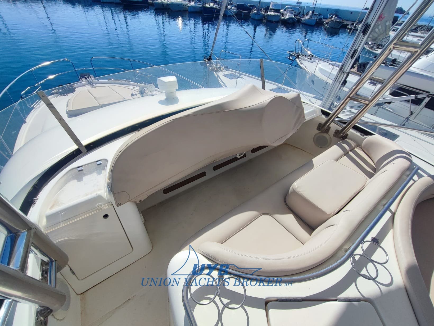 Jeanneau Prestige 46 Fly - Detail View 1 Jeanneau Prestige 46 Fly - Detail View 1