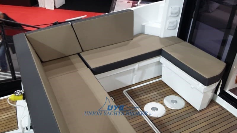 Jeanneau Merry Fisher 895 - Deck View Jeanneau Merry Fisher 895 - Deck View