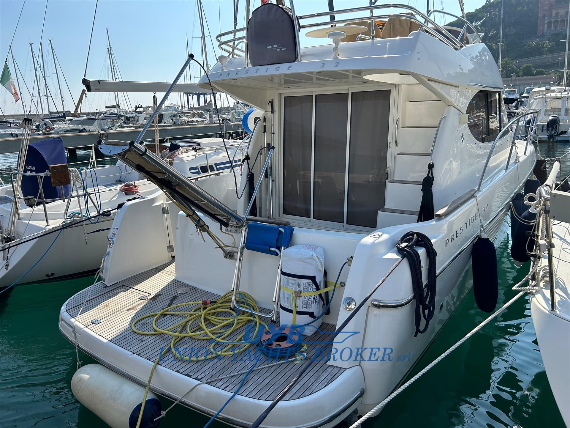 Prestige 32 - Main View Prestige 32 - Main View