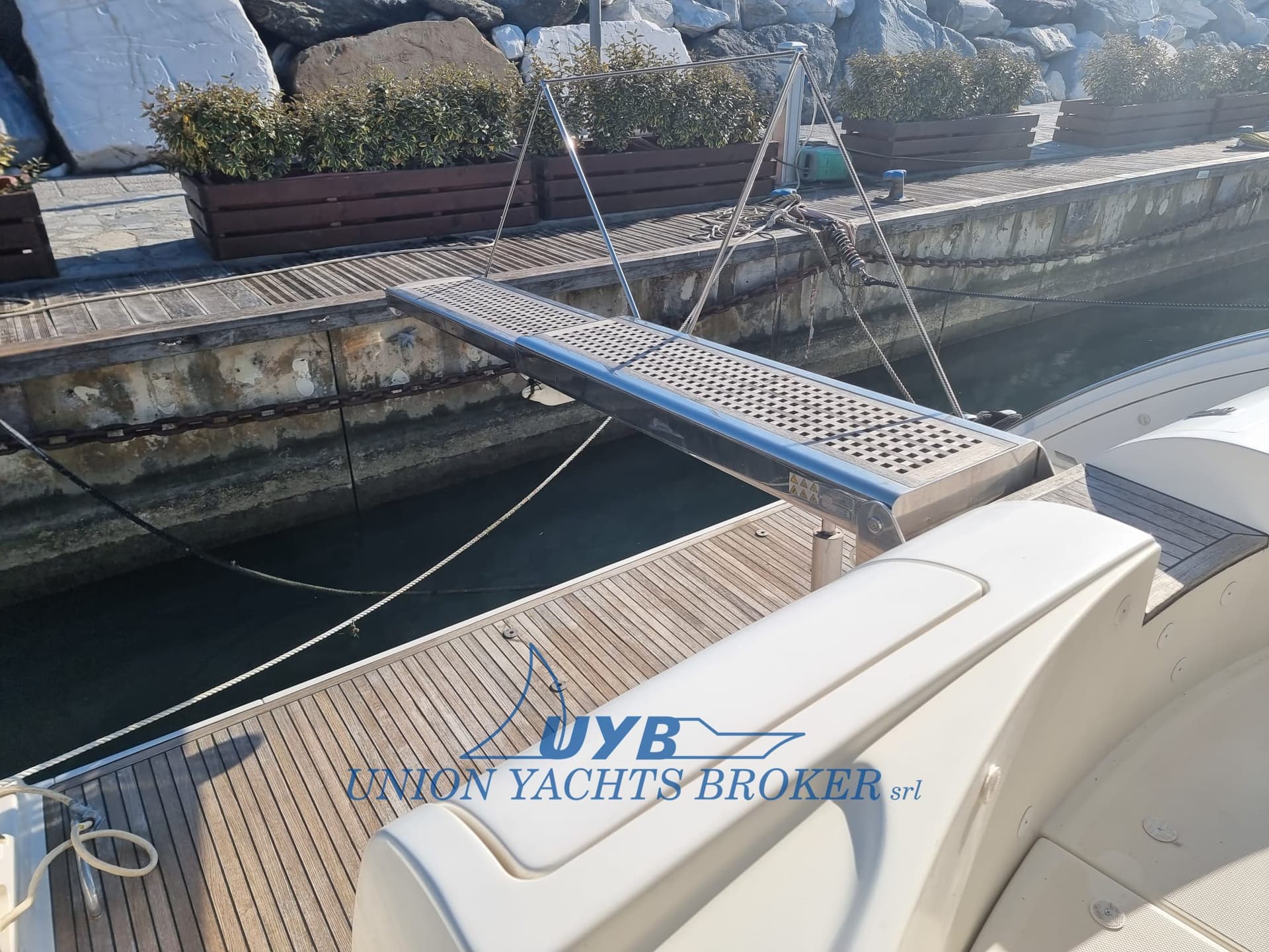 Azimut 62 - Deck View Azimut 62 - Deck View