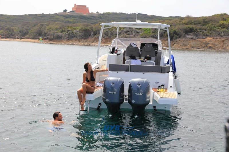 Jeanneau Cap Camarat 9.0 Wa - Detail View 1 Jeanneau Cap Camarat 9.0 Wa - Detail View 1