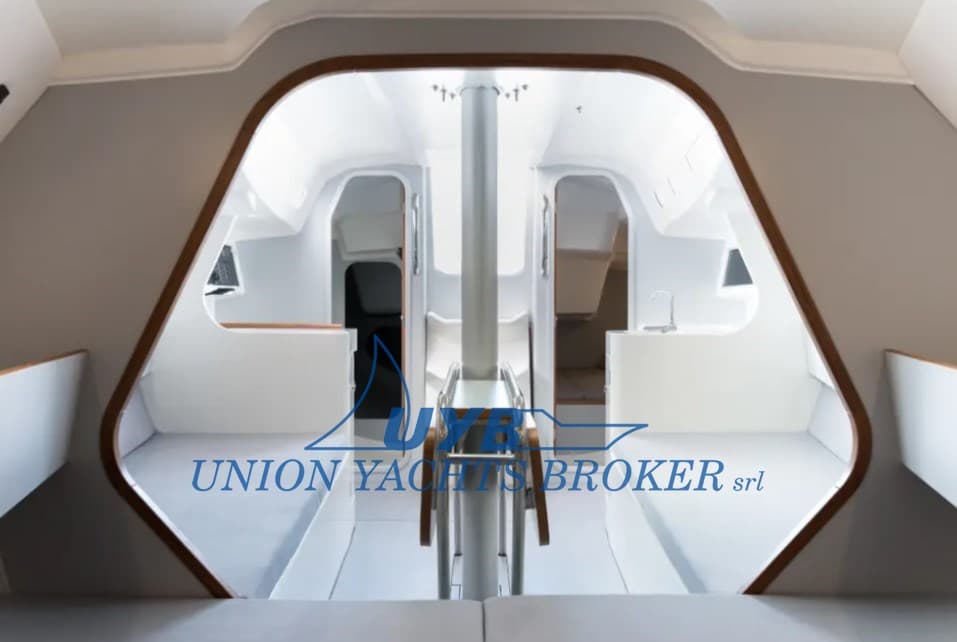 Italia Yachts Italia 9.98 Fuoriserie - Detail View 1 Italia Yachts Italia 9.98 Fuoriserie - Detail View 1