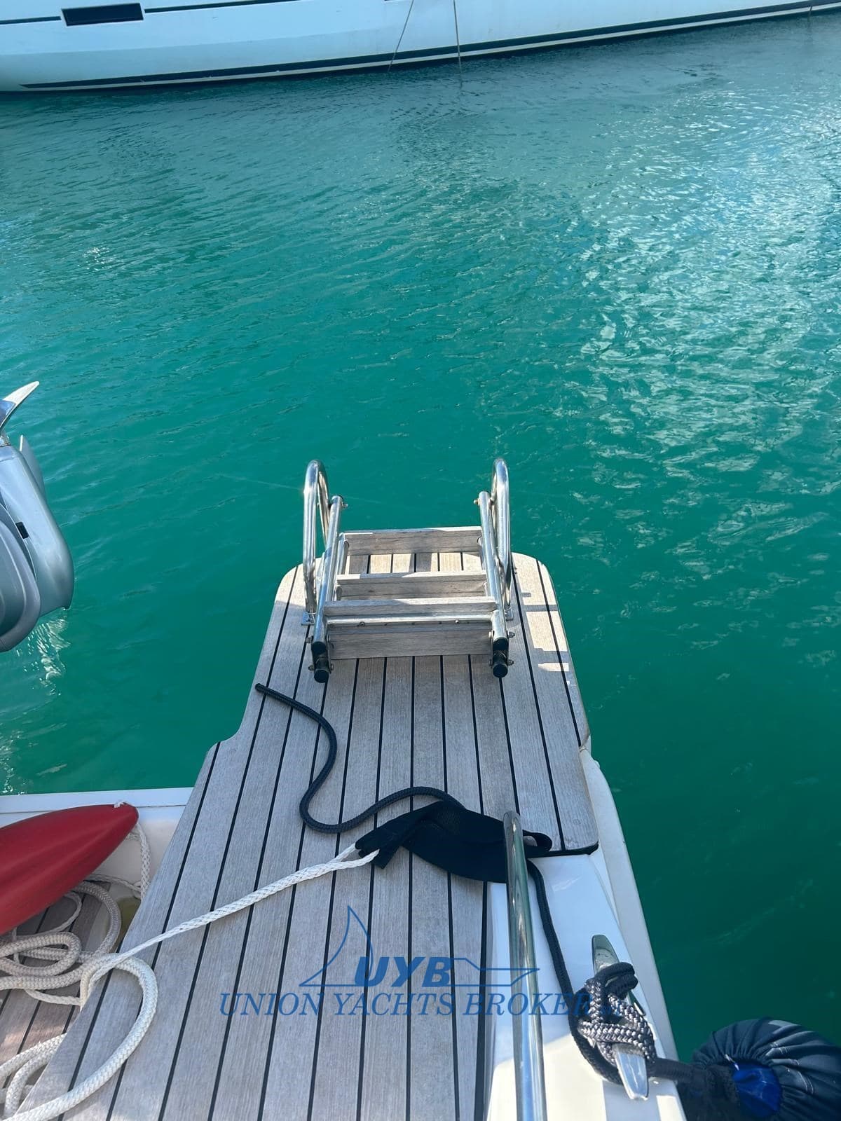 Marinello 26 Cabin - Deck View Marinello 26 Cabin - Deck View