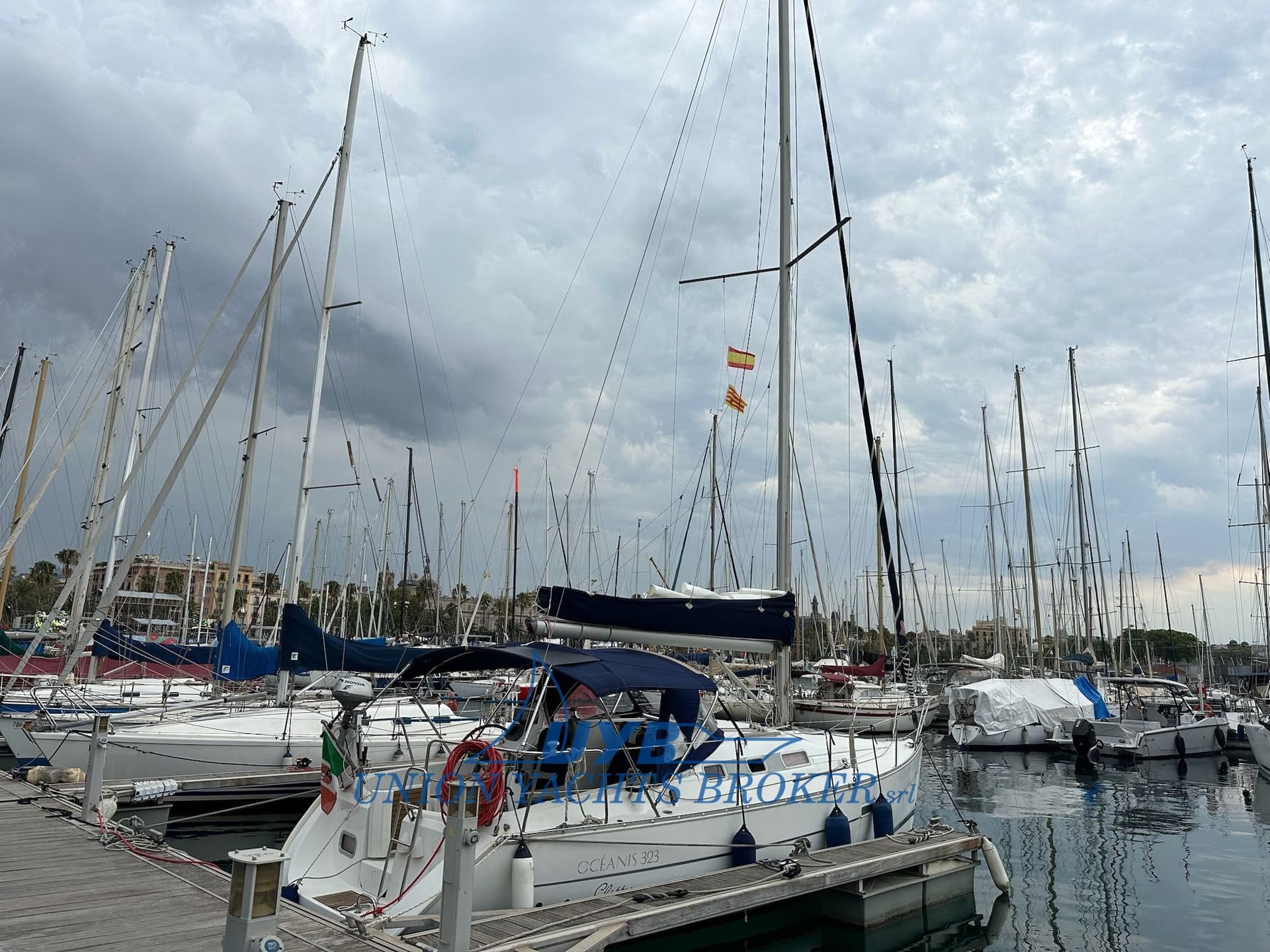 Beneteau Oceanis 323 - Main View Beneteau Oceanis 323 - Main View