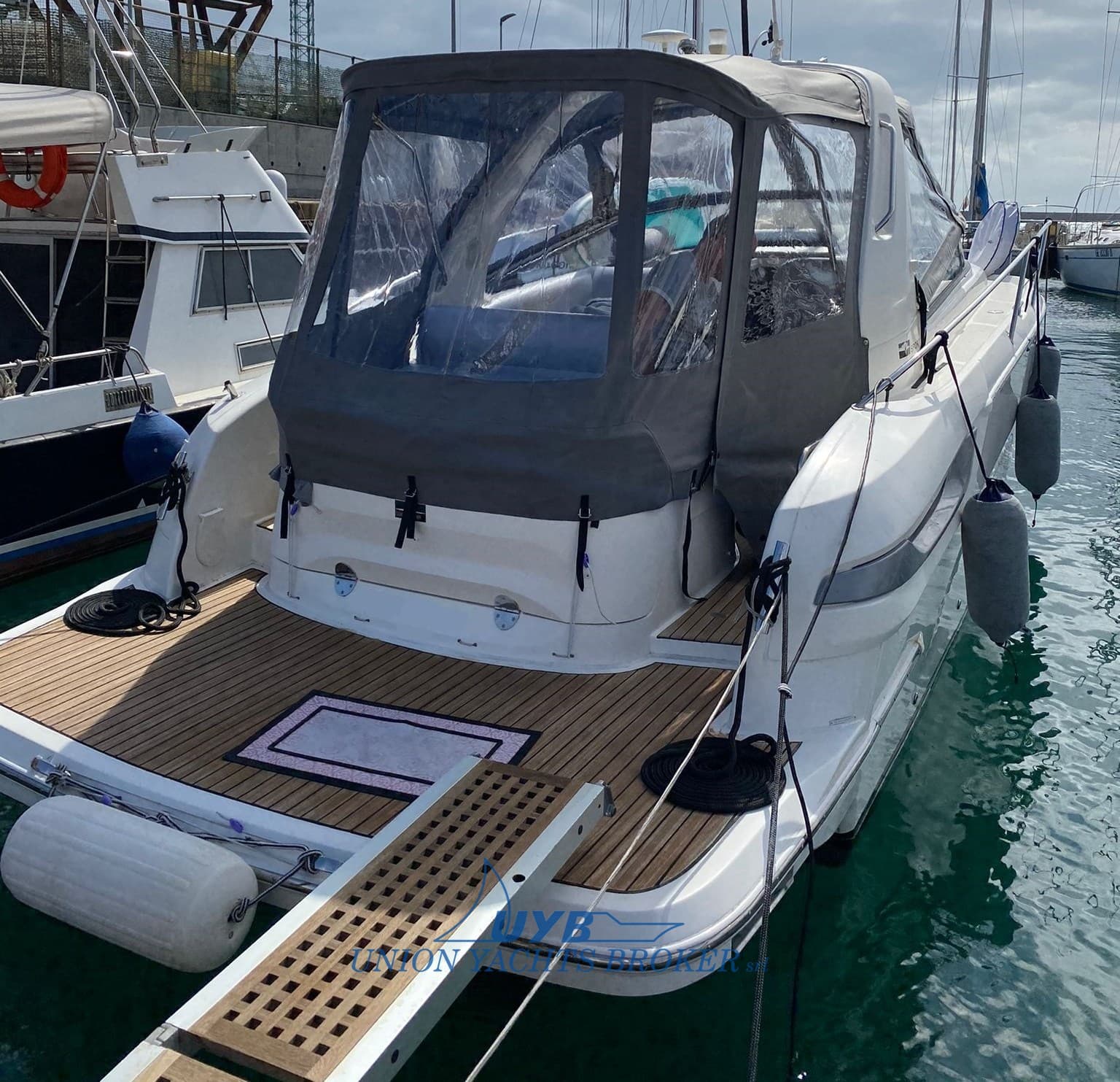 Bavaria 28 Sport - Interior View Bavaria 28 Sport - Interior View