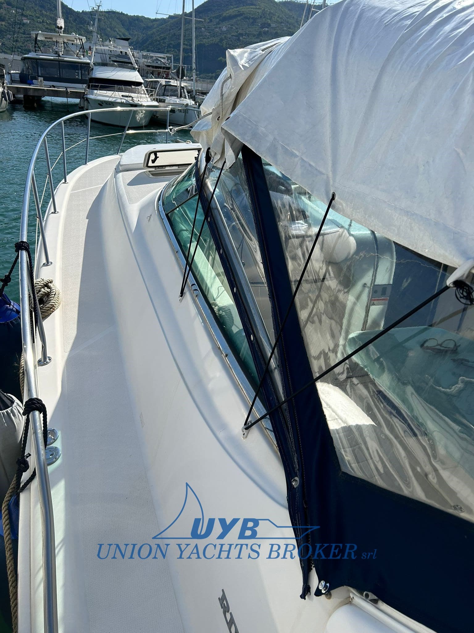 Riviera Marine 4000 Offshore usato - foto hero 10
