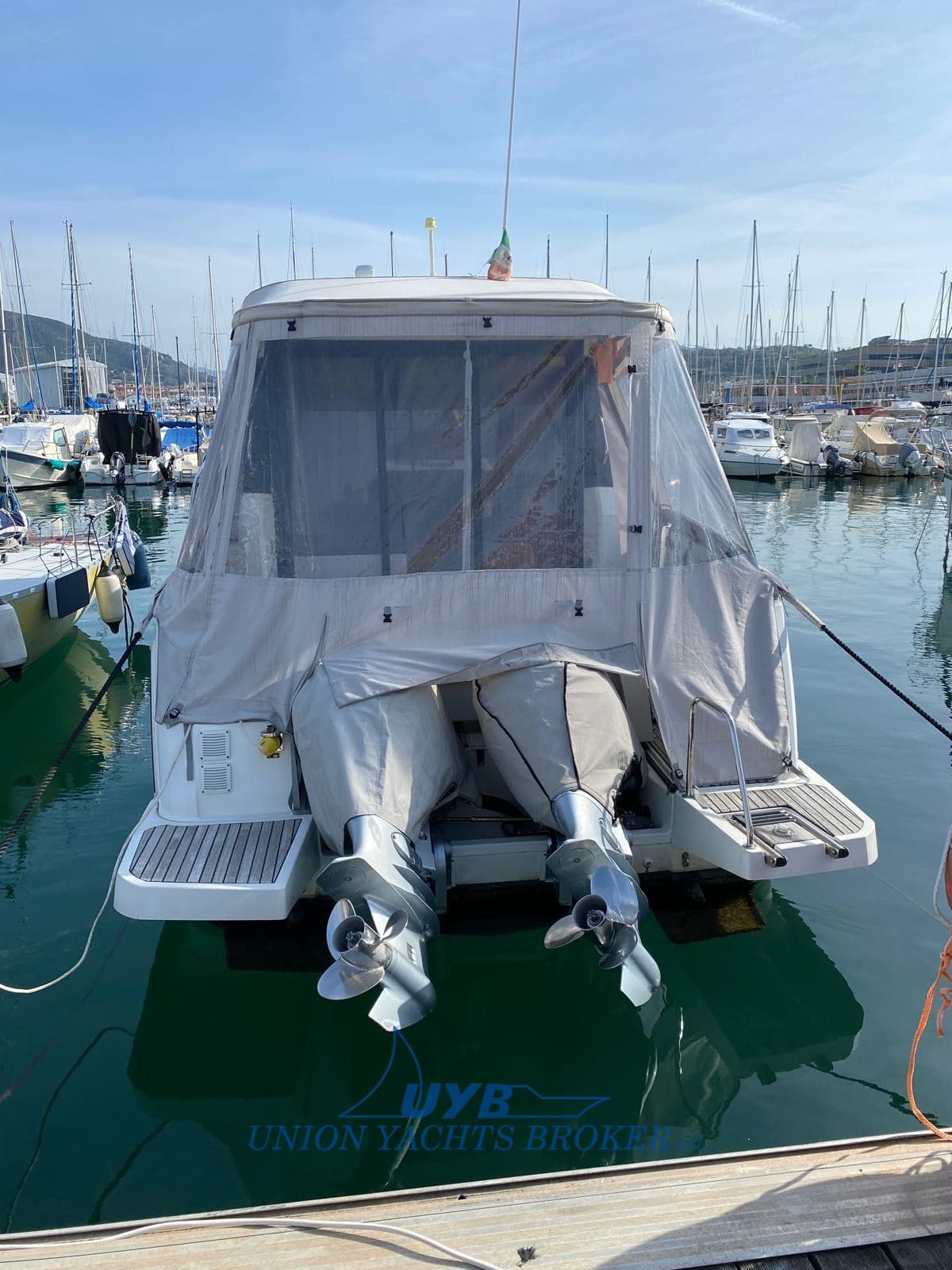 Jeanneau Merry Fisher 895 Offshore - Interior View Jeanneau Merry Fisher 895 Offshore - Interior View