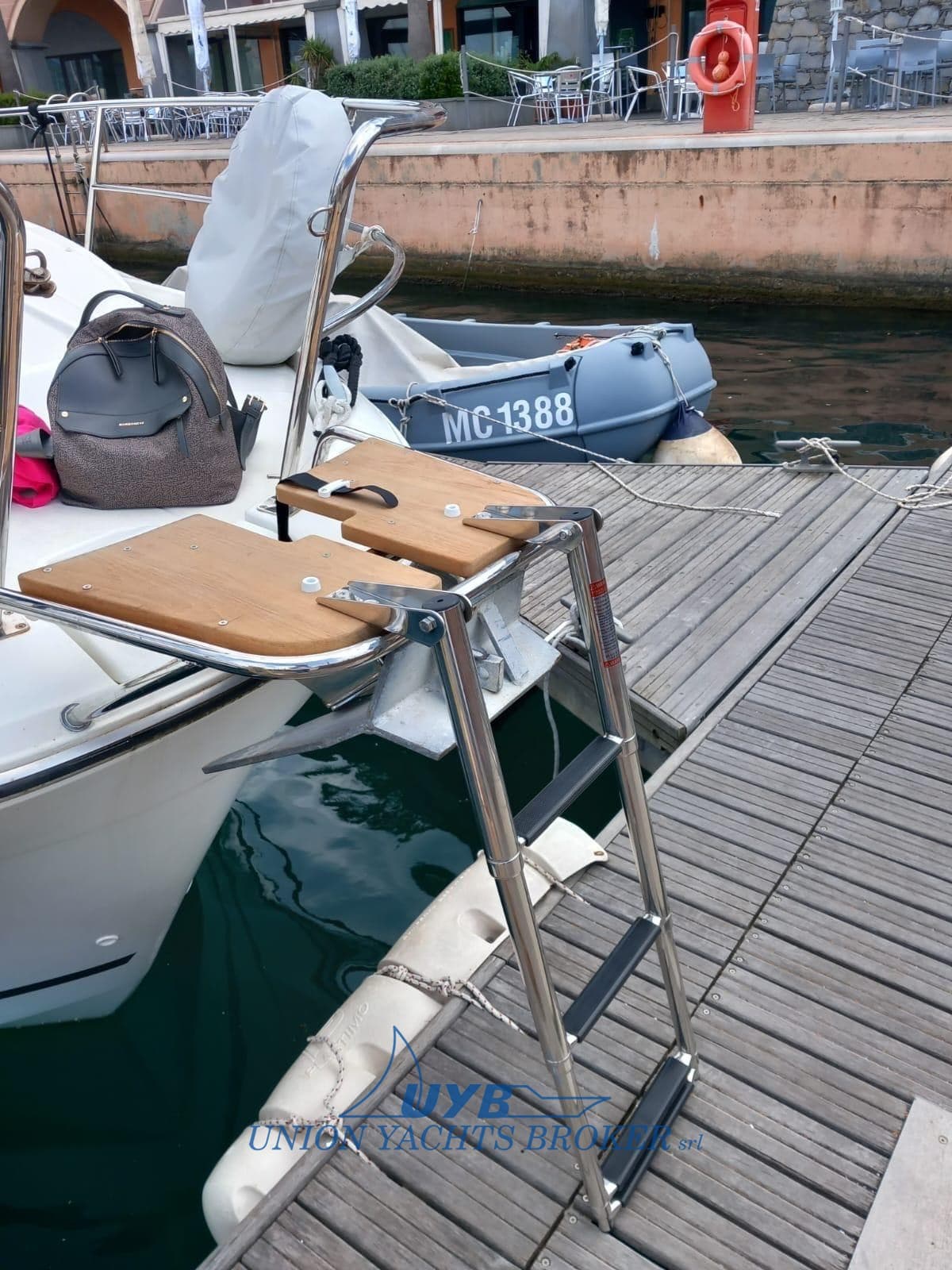 Jeanneau Merry Fisher 895 Offshore - Deck View Jeanneau Merry Fisher 895 Offshore - Deck View