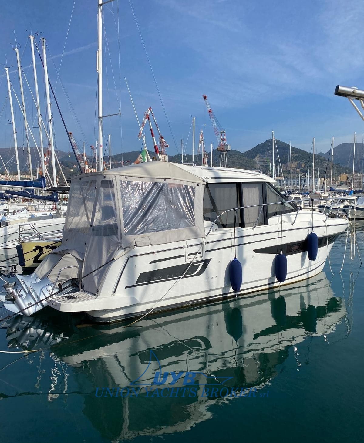 Jeanneau Merry Fisher 895 Offshore - Main View Jeanneau Merry Fisher 895 Offshore - Main View