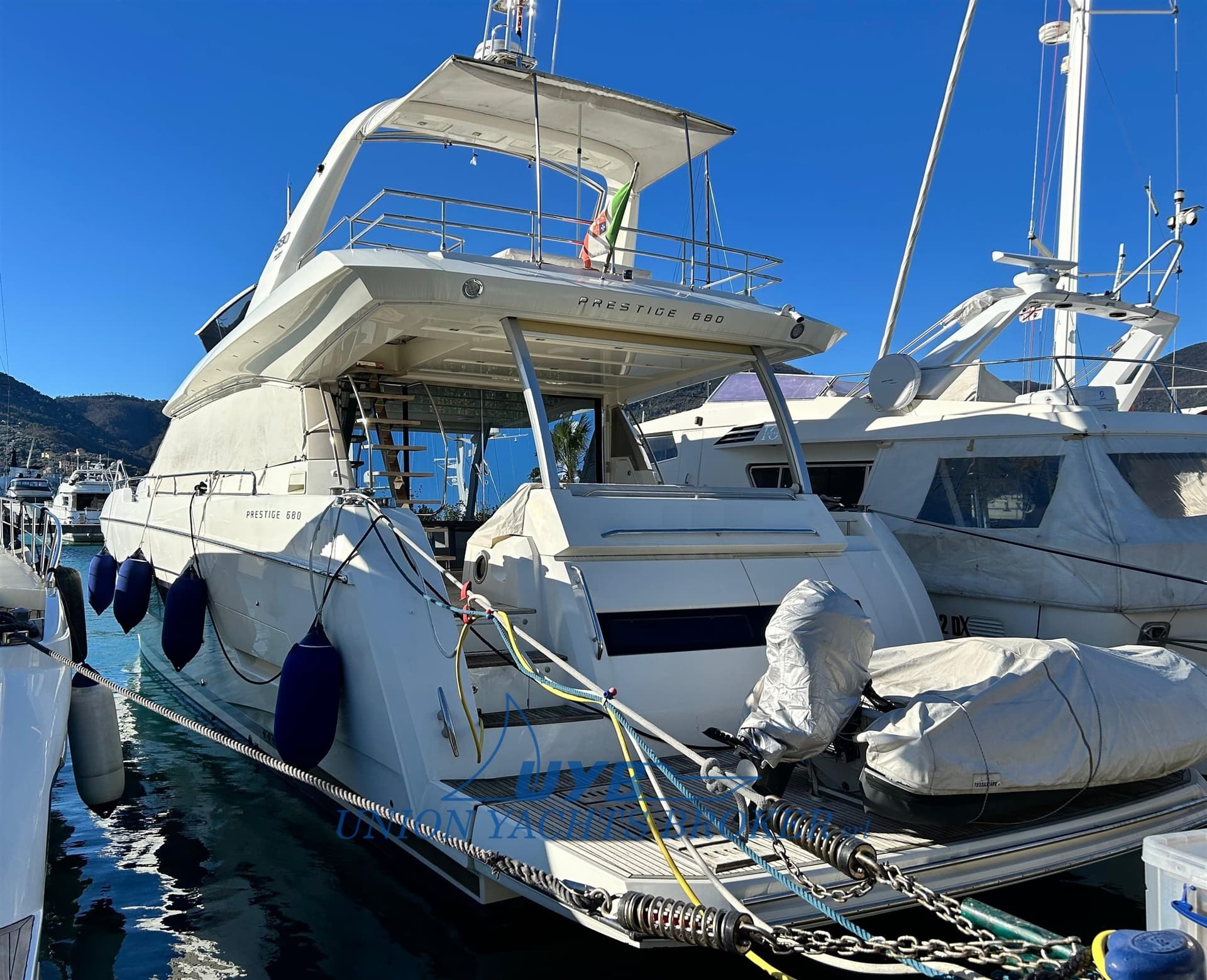 Prestige 680 Fly - Detail View 1 Prestige 680 Fly - Detail View 1