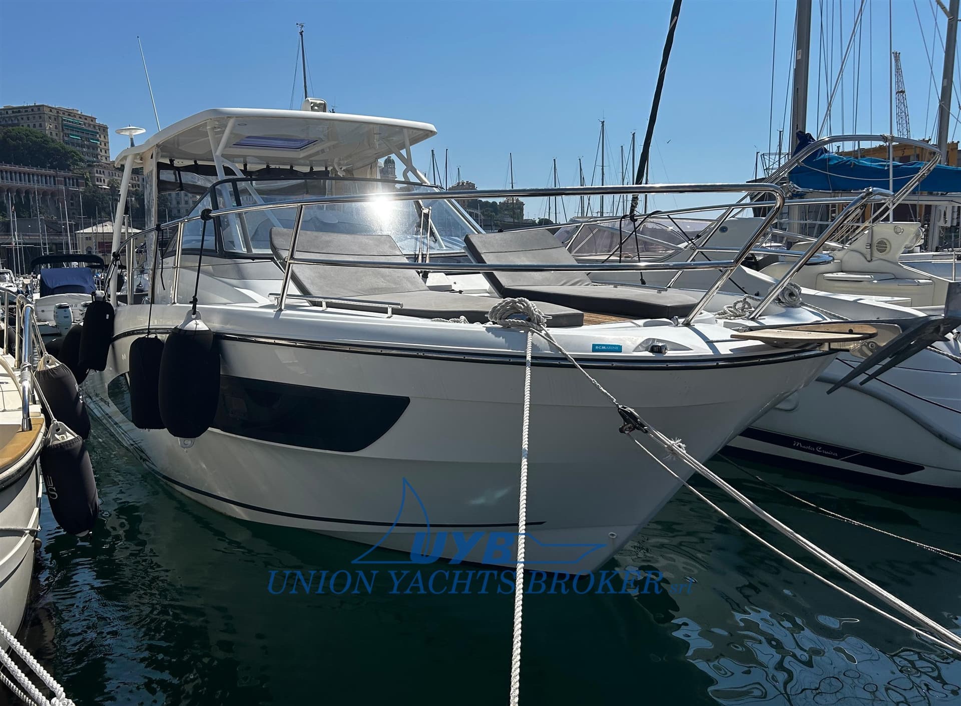 Jeanneau Cap Camarat 10.5 Wa - Detail View 1 Jeanneau Cap Camarat 10.5 Wa - Detail View 1