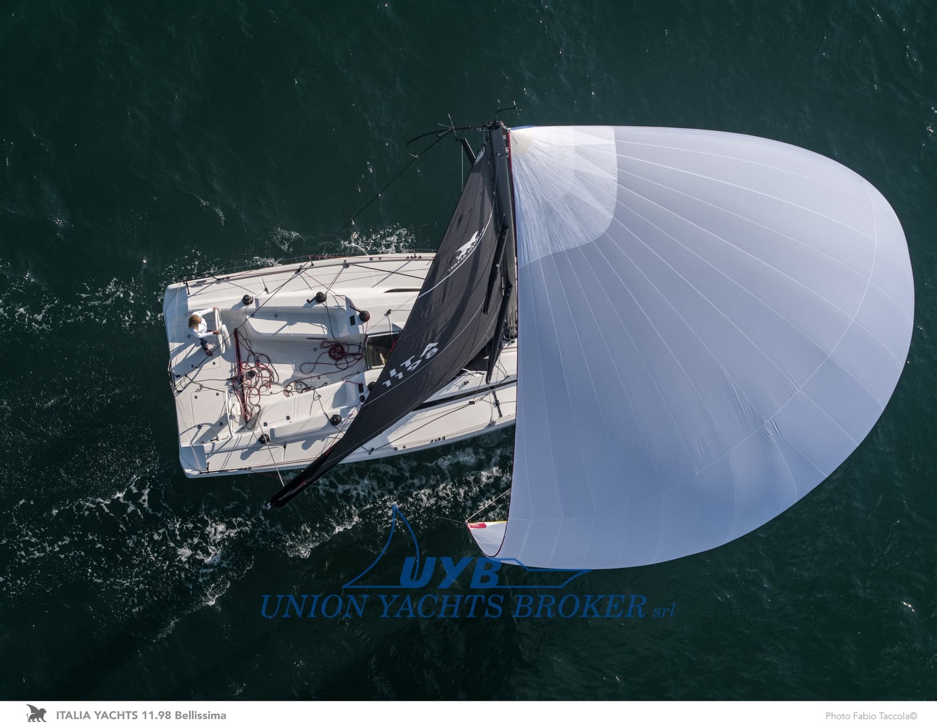 Italia Yachts Italia 11.98 - Deck View Italia Yachts Italia 11.98 - Deck View